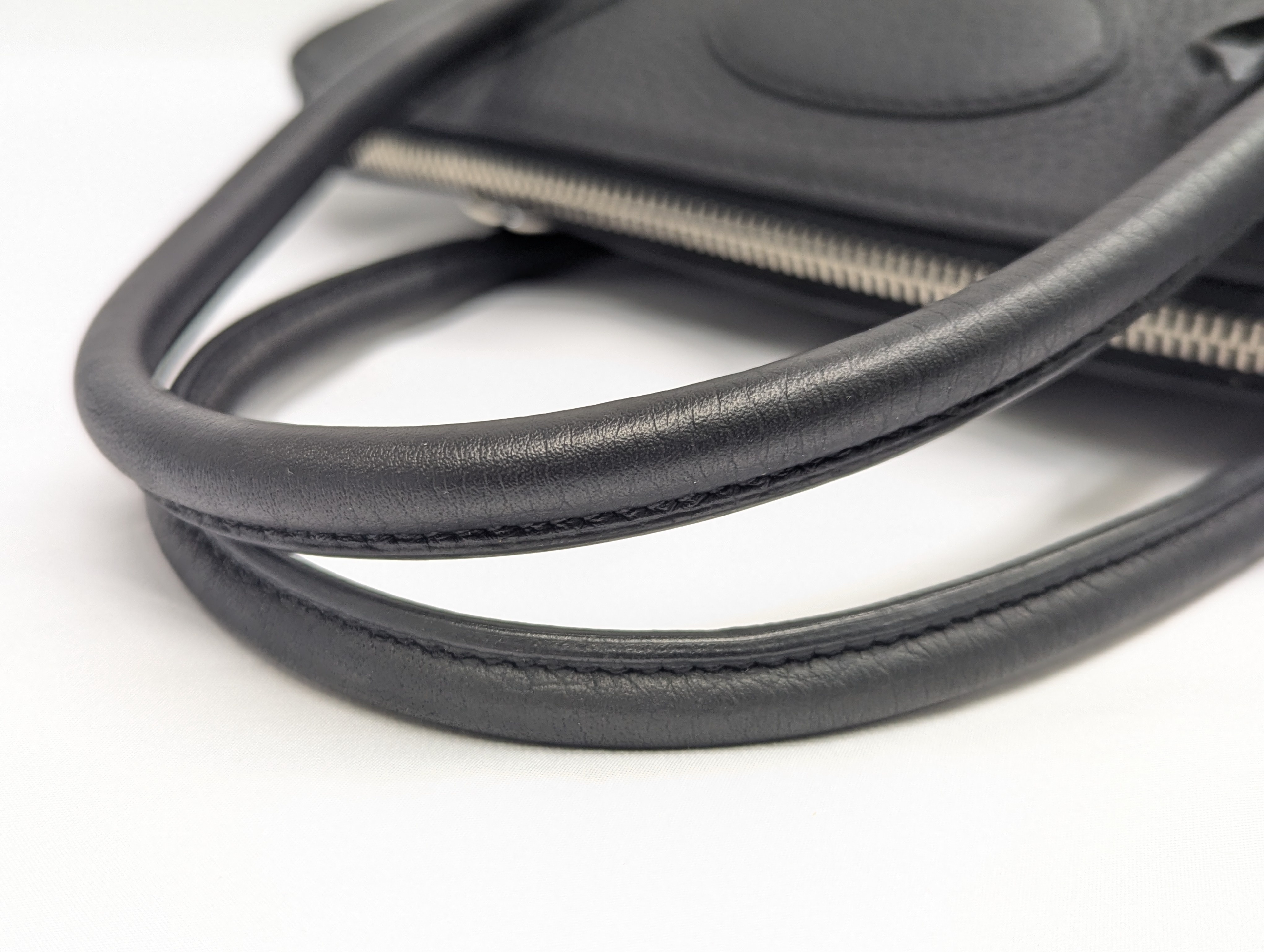 Bolide 31 Taurillon Clemence Noir Silver Hardware O Shoulder Bag — view 7