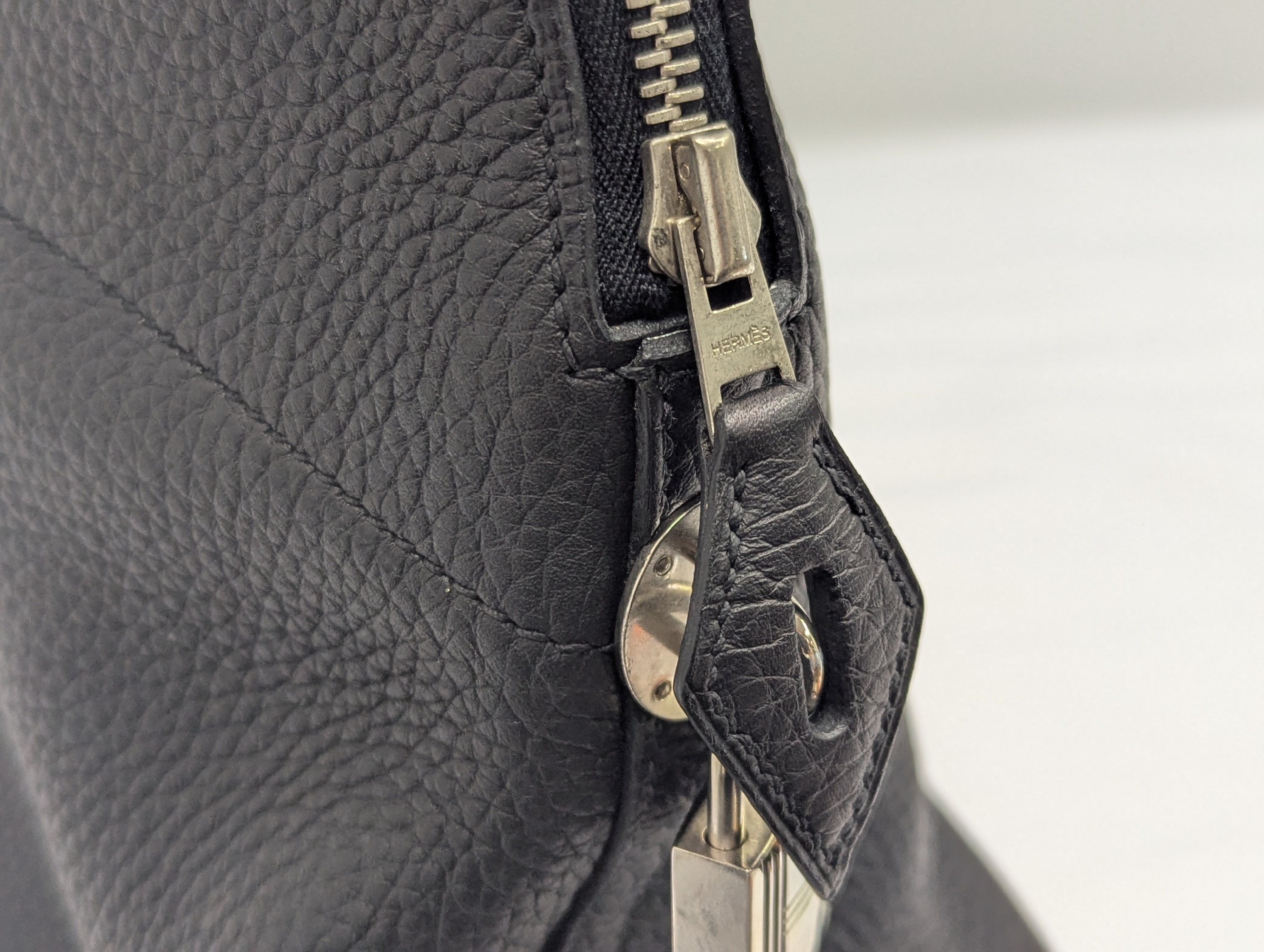 Bolide 31 Taurillon Clemence Noir Silver Hardware O Shoulder Bag — view 8