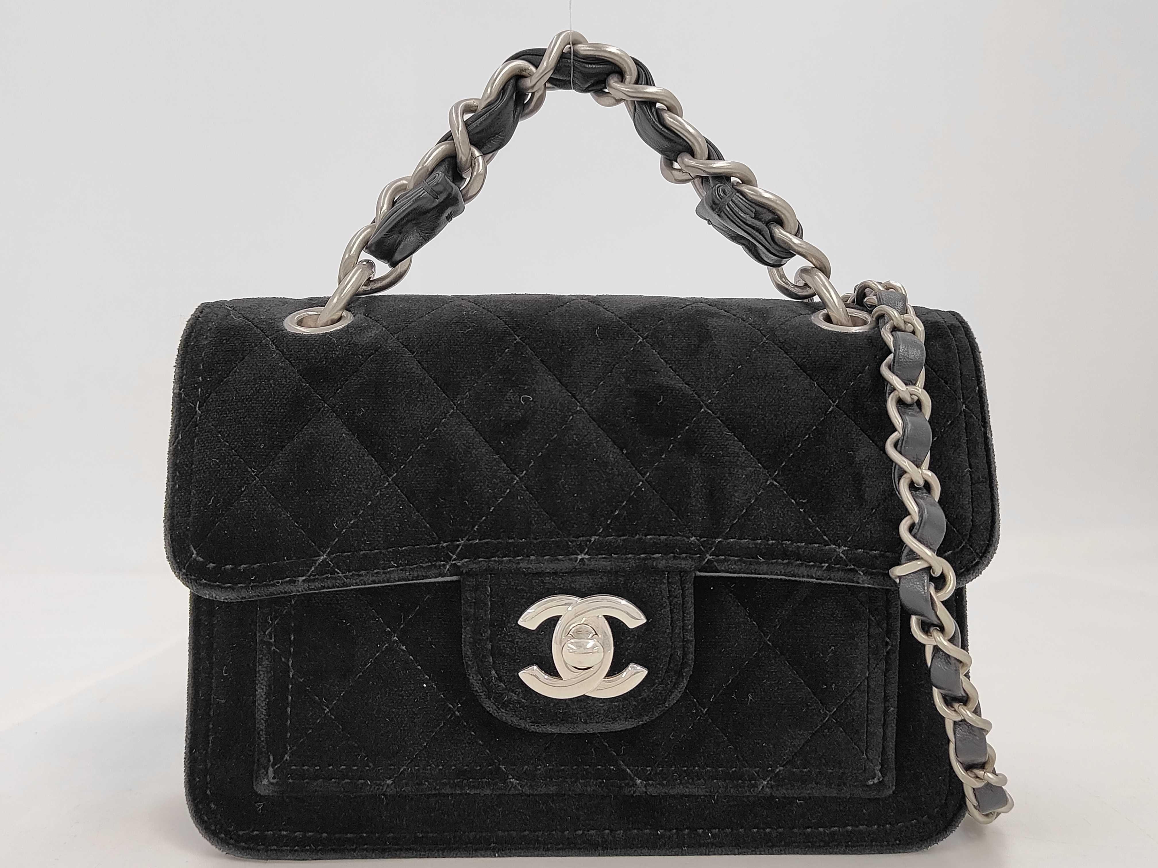 Matelassé Chain Shoulder Bag