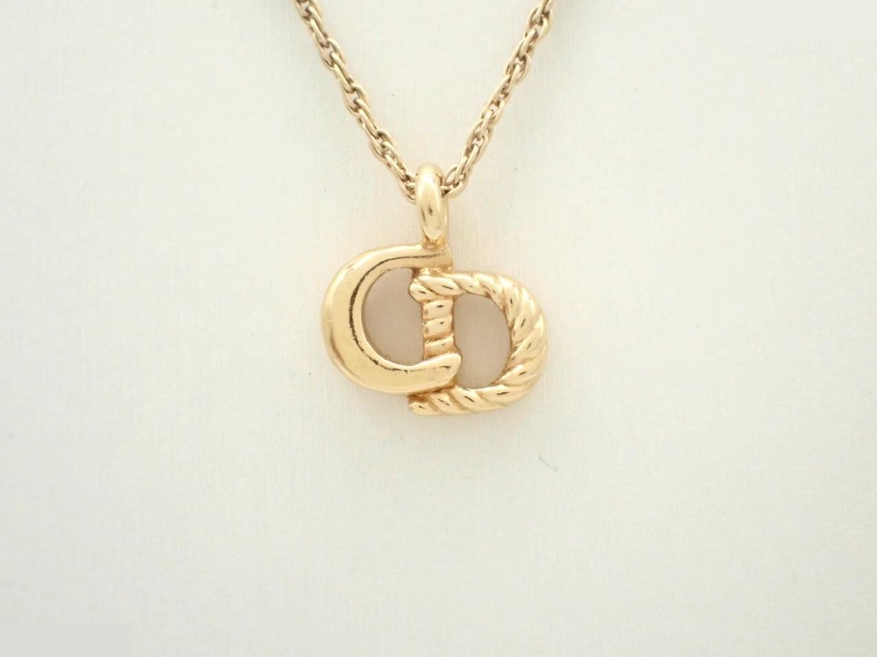 Necklace, chain approximately 44cm