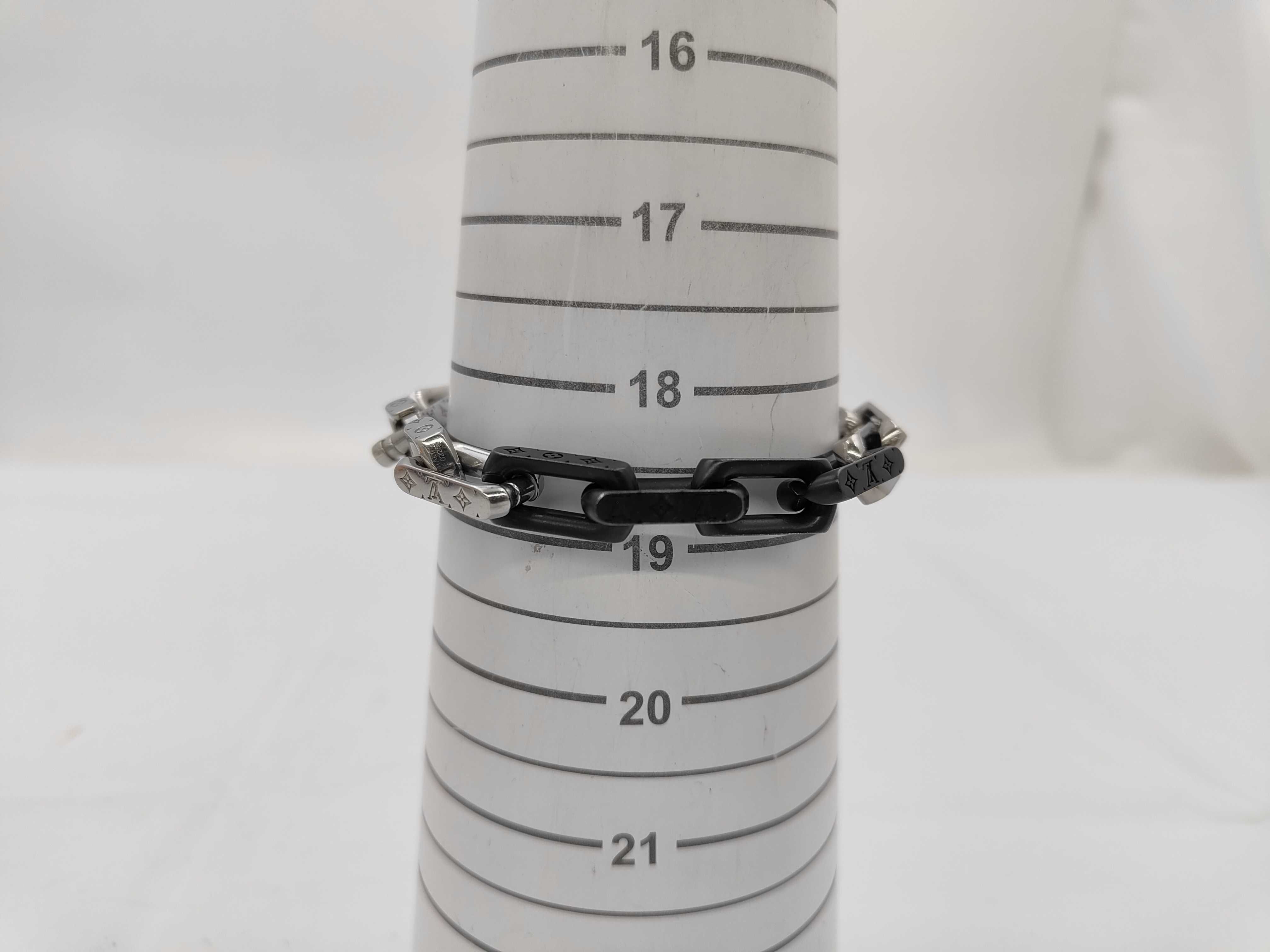 M00687 Bracelet/Bangle — view 4