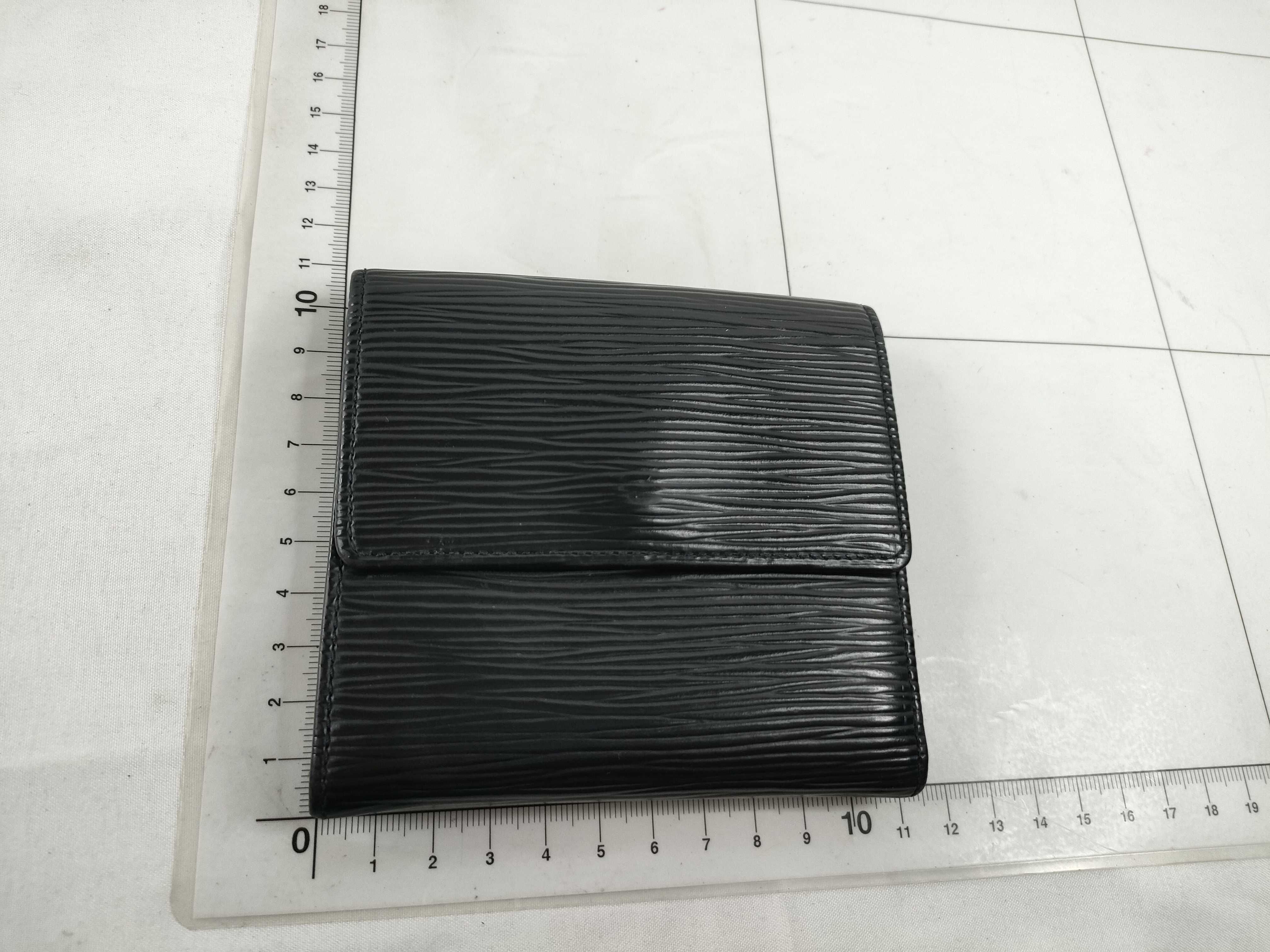 Epi Louis Vuitton Epi Portemonnaie Billet Carte Credit M63482/SP0041 Black Wallet — view 2