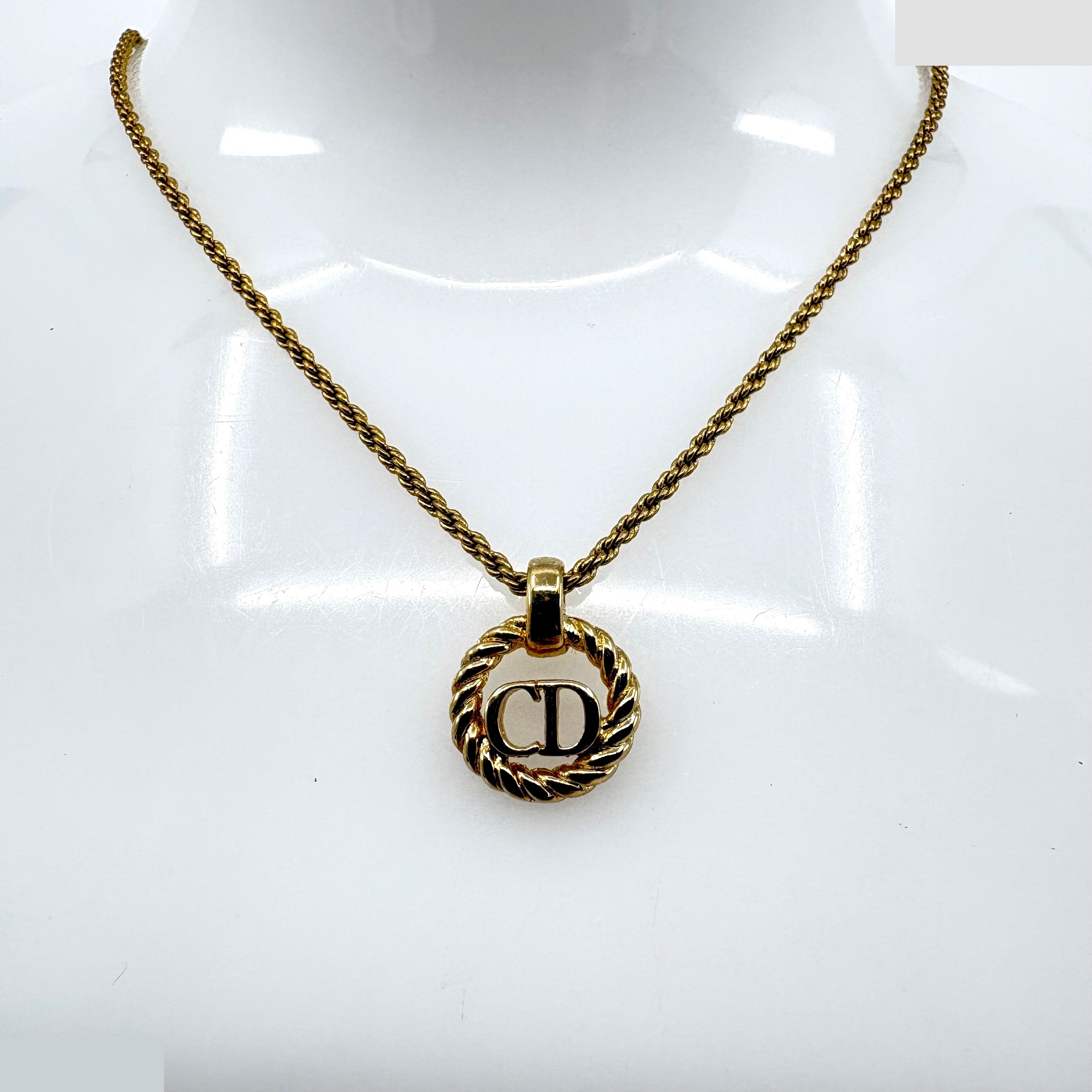 Trotter (precious metal) necklace pendant, neck circumference approximately 43 cm
