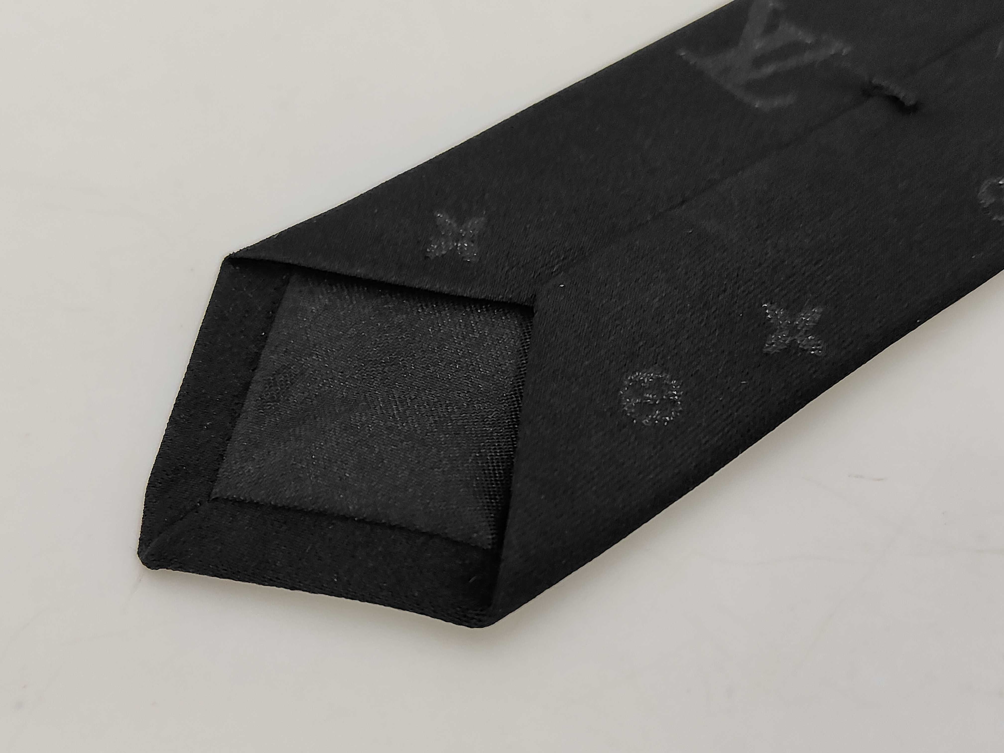 necktie and other accessories — view 5
