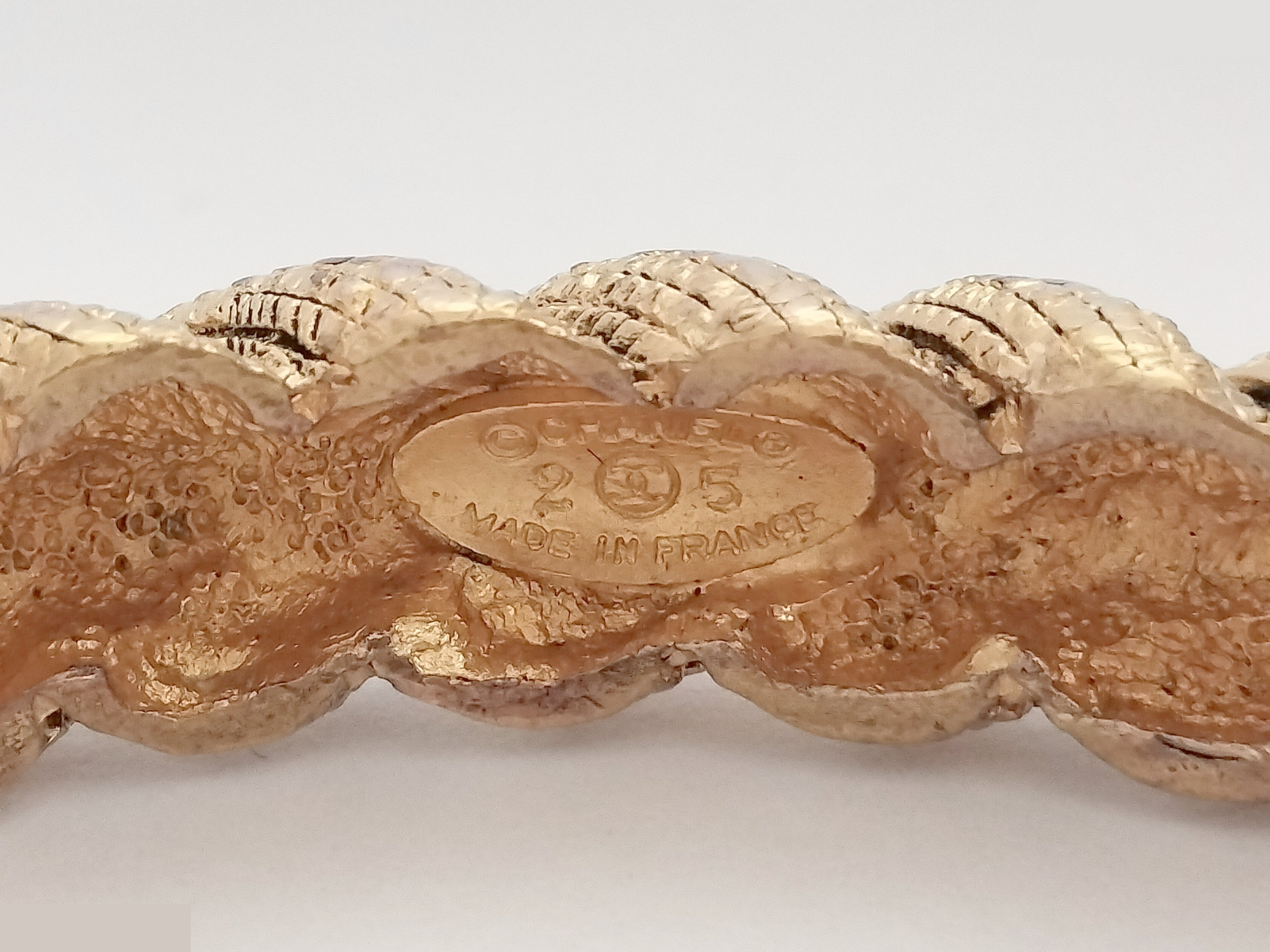 Gold bangle, wrist circumference approximately 21 cm — view 3