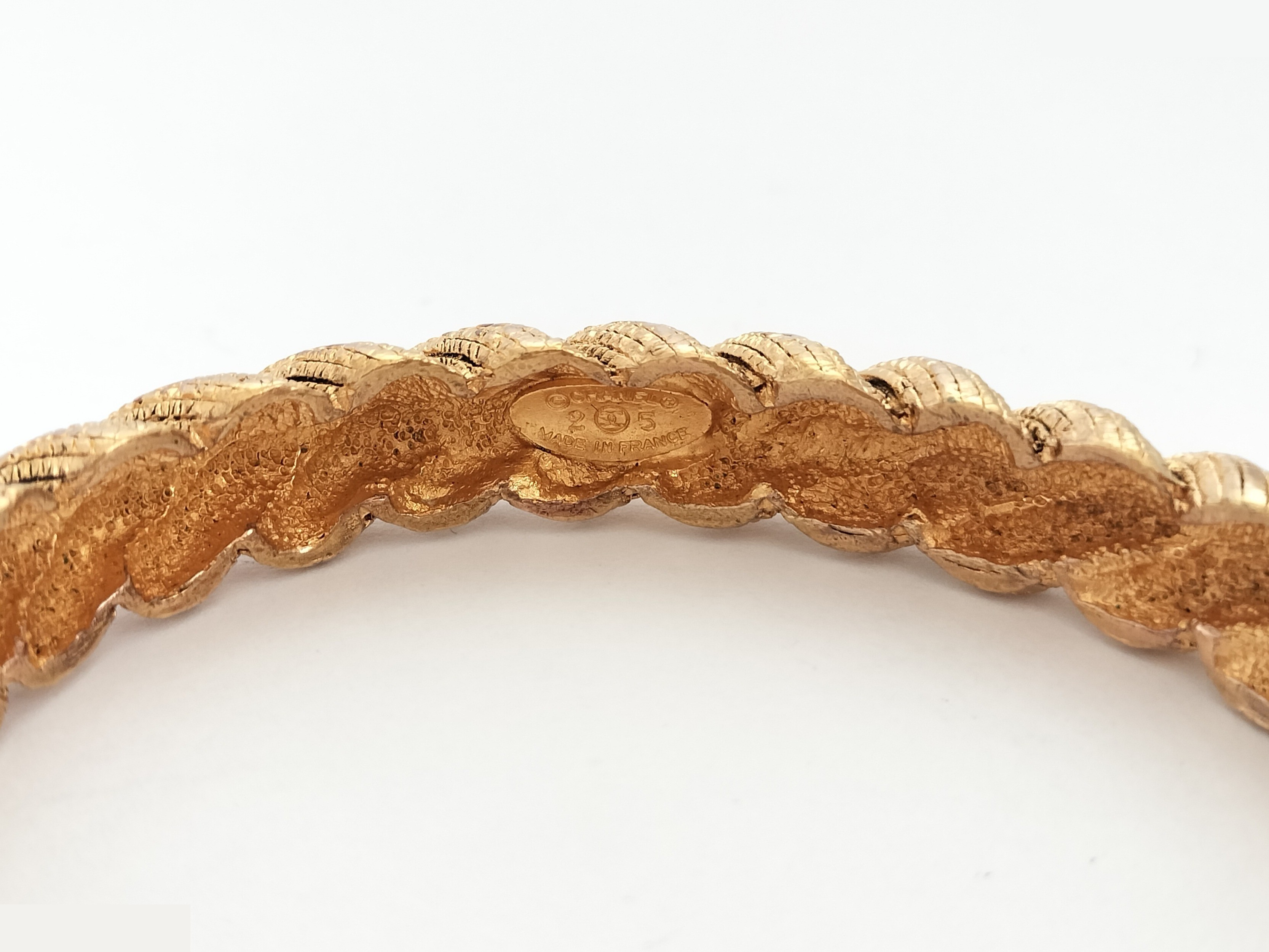 Gold bangle, wrist circumference approximately 21 cm — view 4