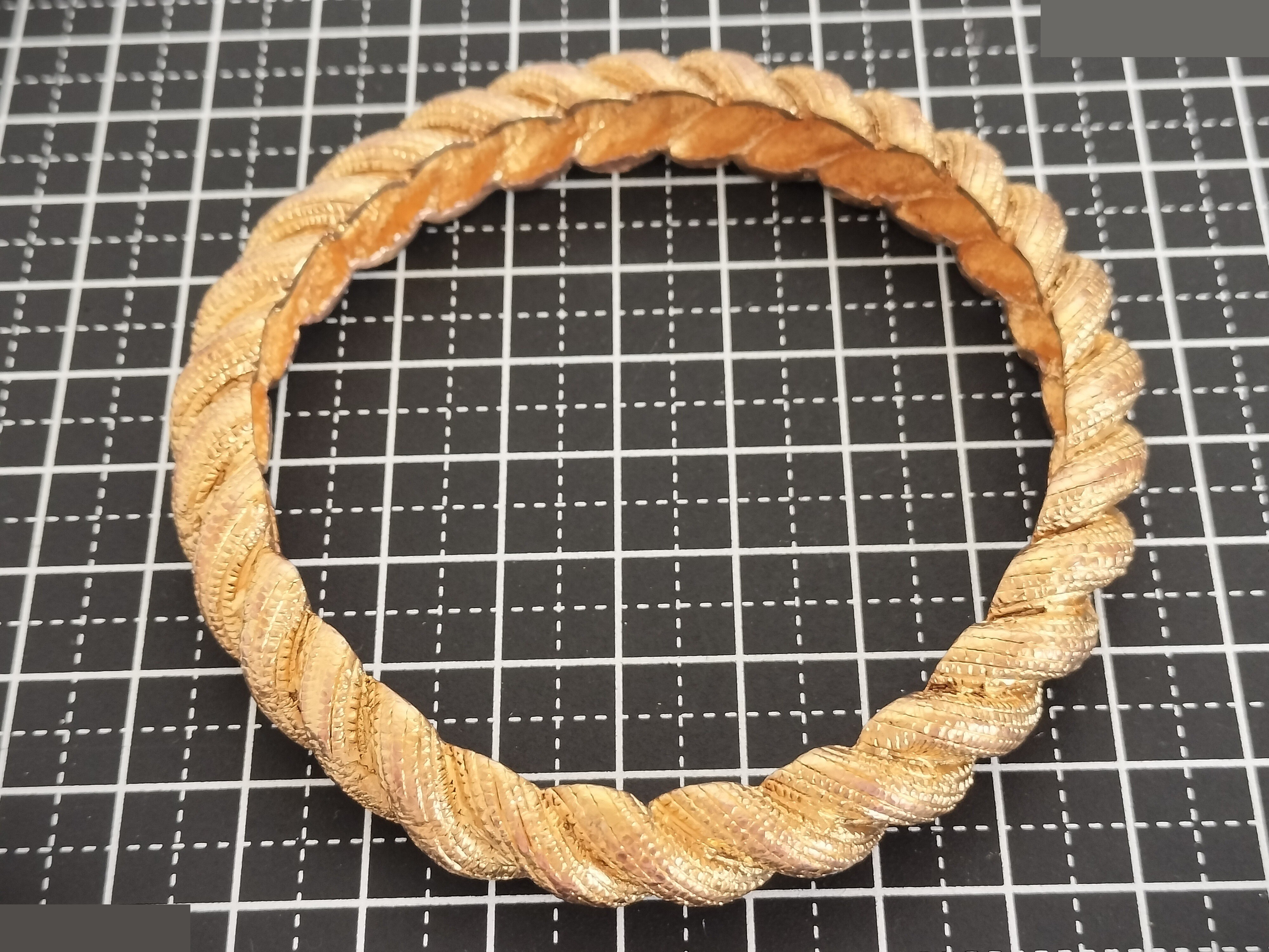 Gold bangle, wrist circumference approximately 21 cm — view 5