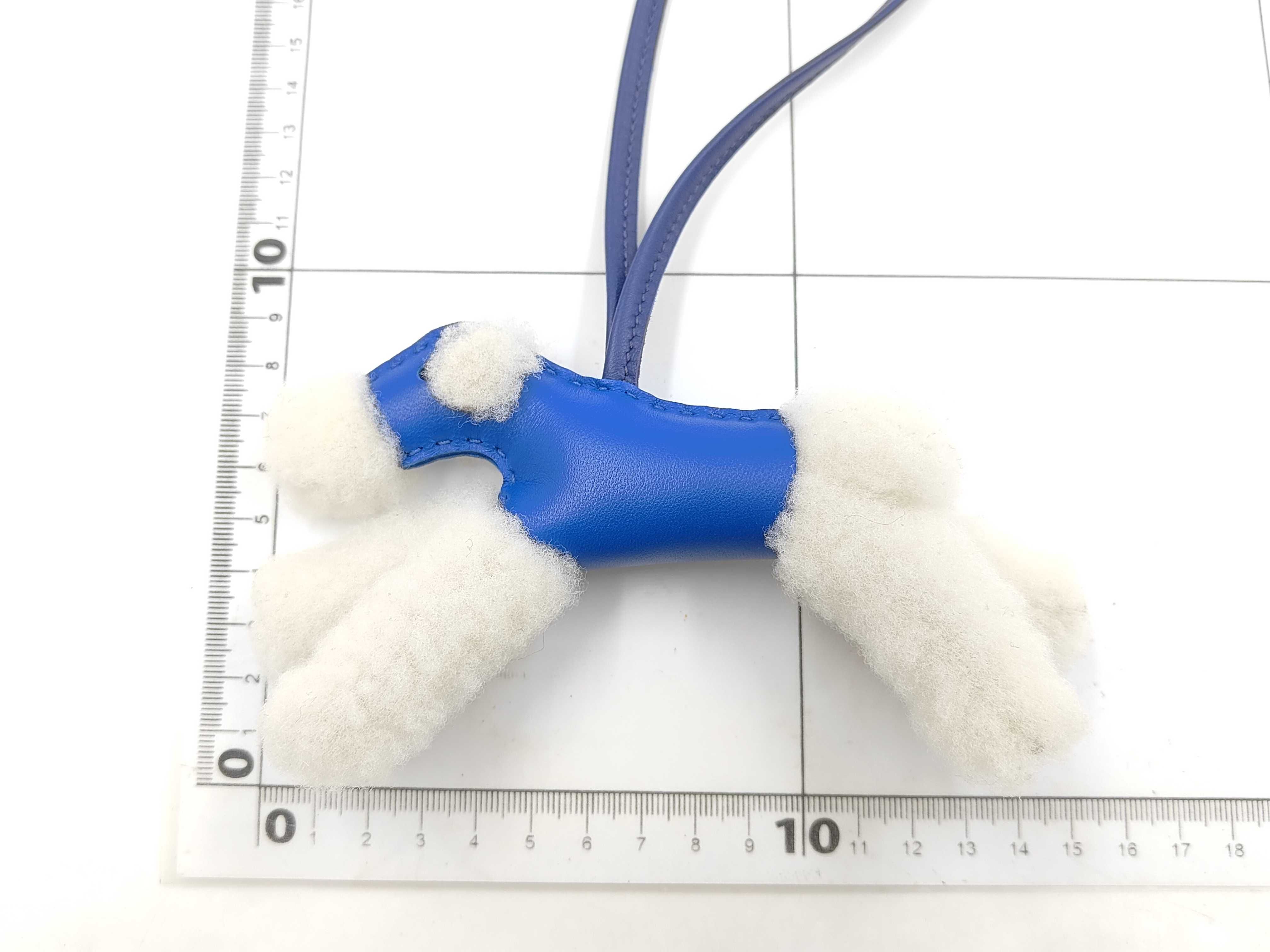 Buddy charm (U stamp) — view 3