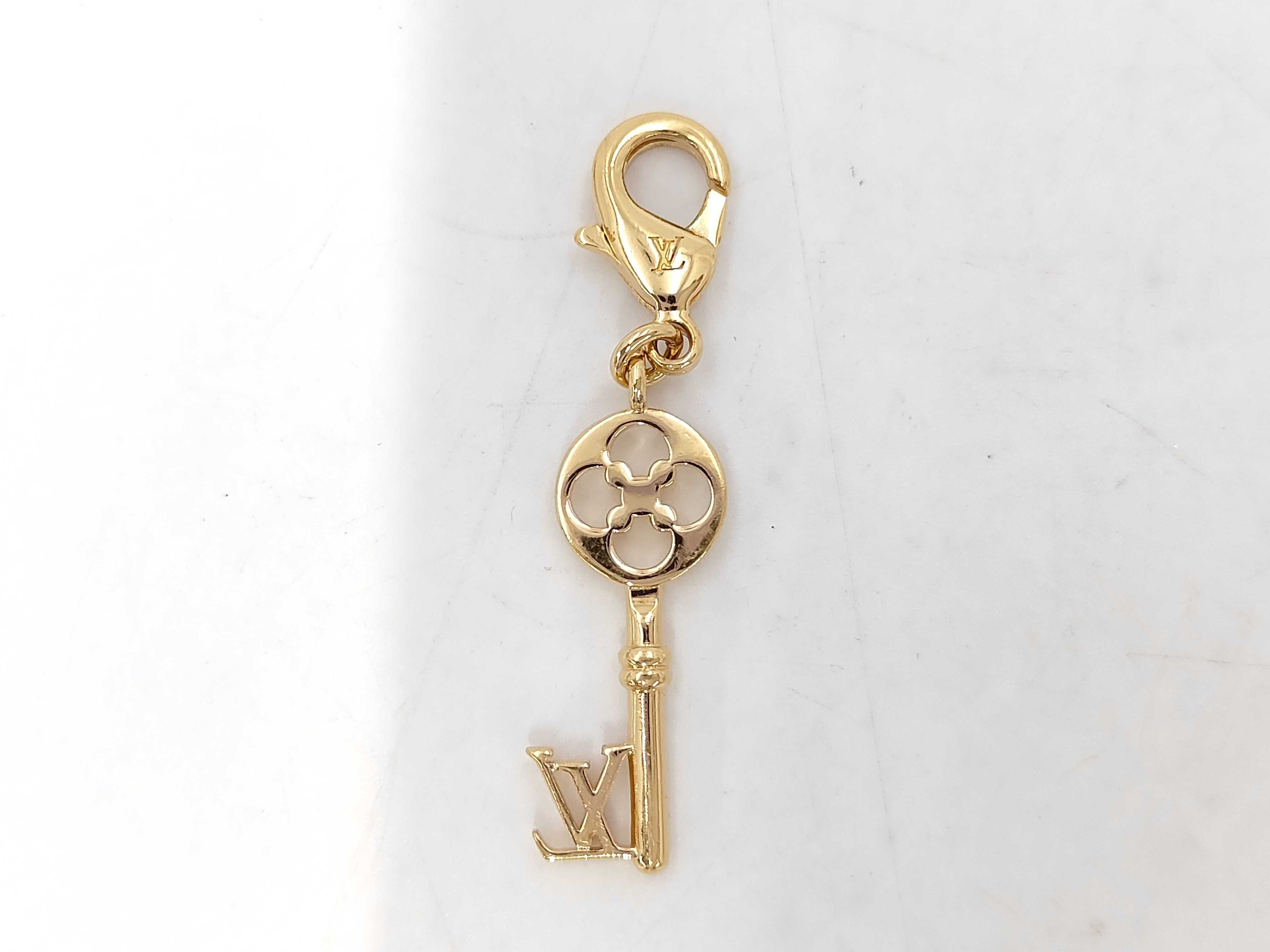 LV Charm Key M04052 Charm — view 2