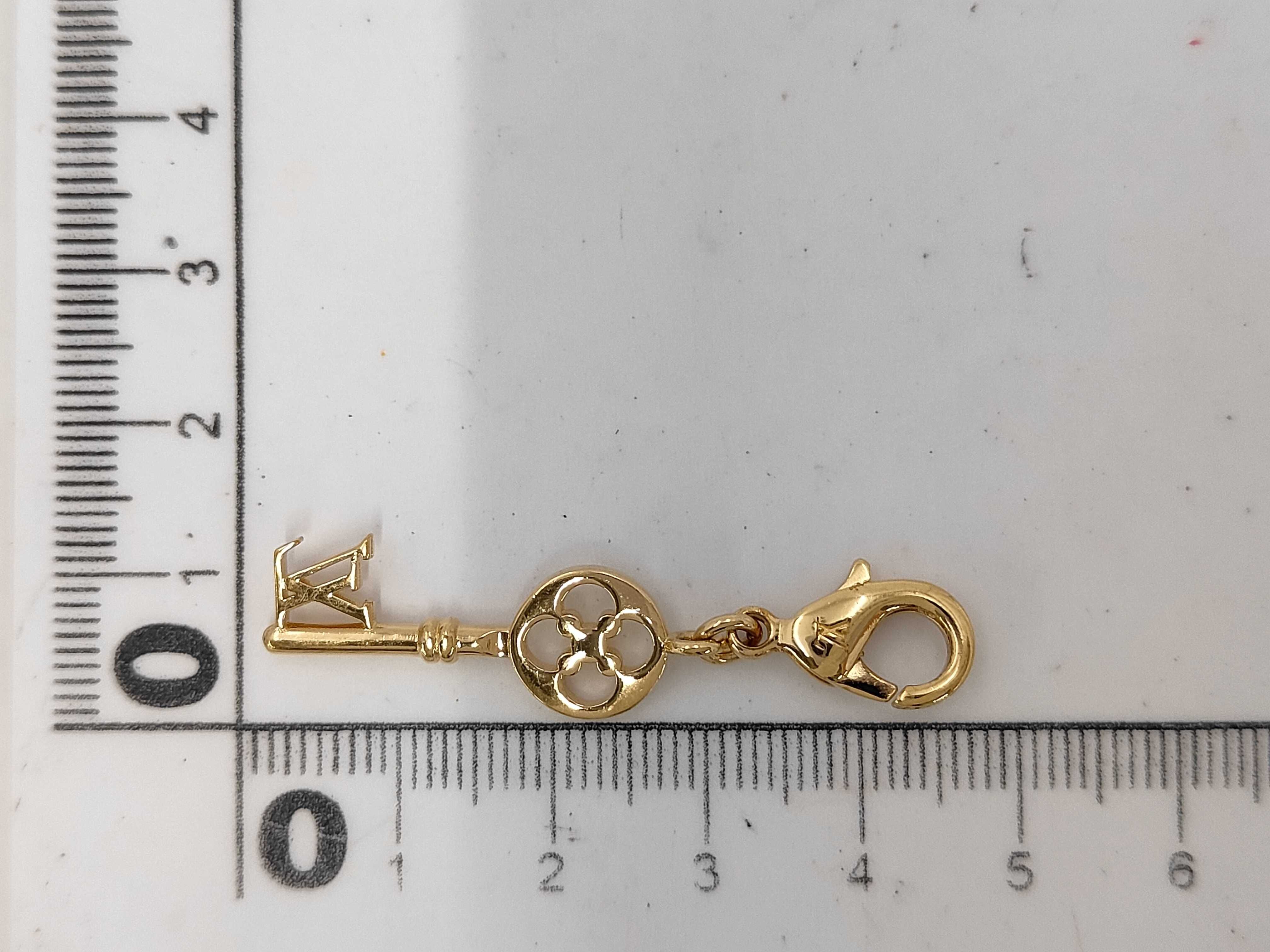 LV Charm Key M04052 Charm — view 5