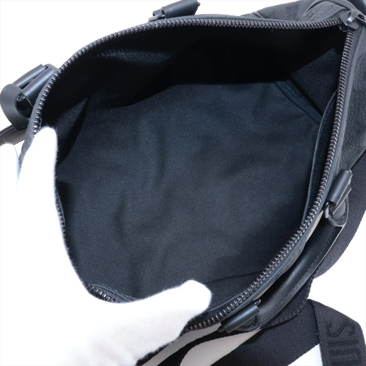 Taurillon Monogram Keepall Bandouliere 35 M22765 Black with RFID reaction Name included — view 8