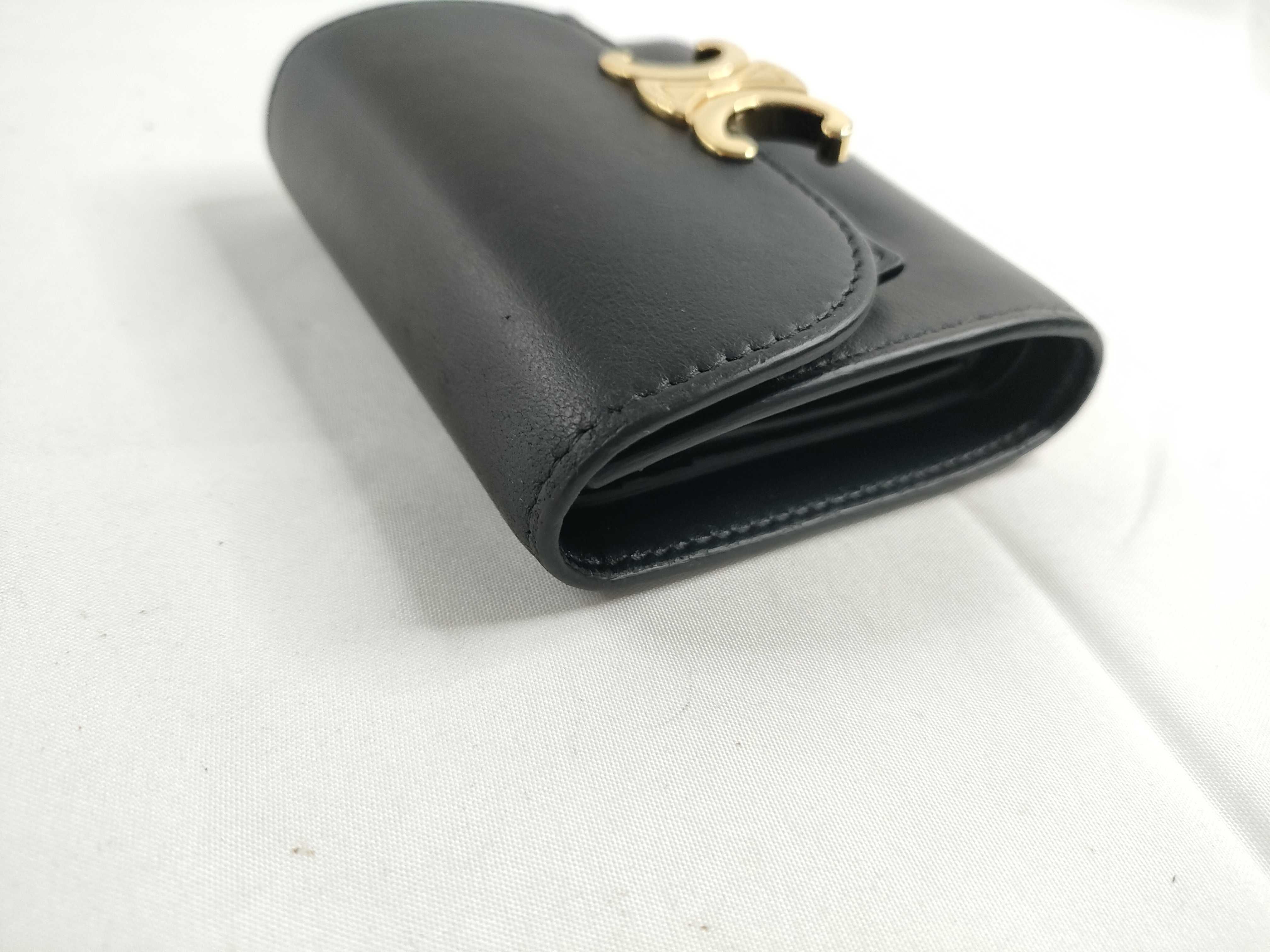 Triomphe Small Flap Wallet Leather Compact Wallet Black — view 4