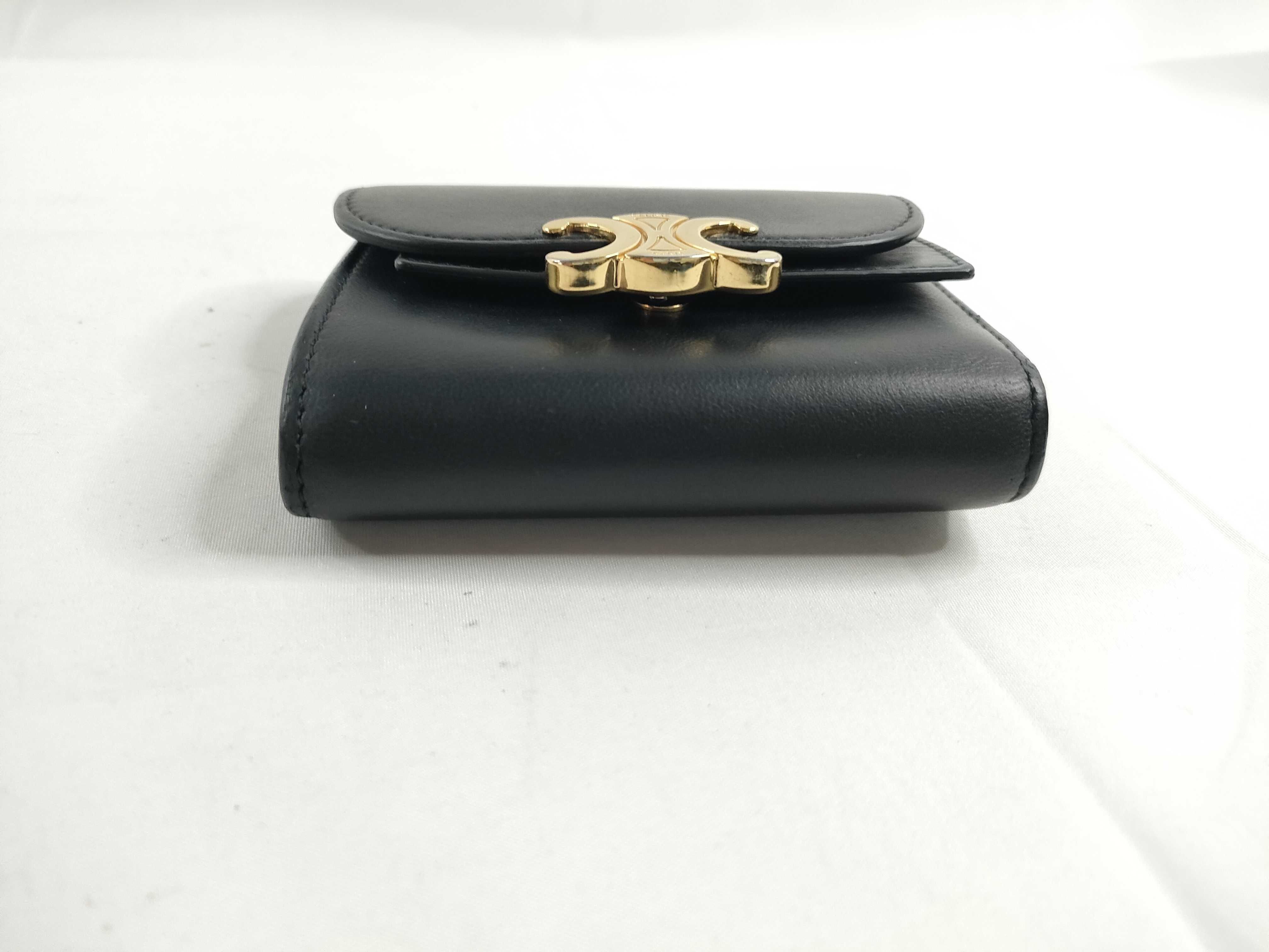 Triomphe Small Flap Wallet Leather Compact Wallet Black — view 6
