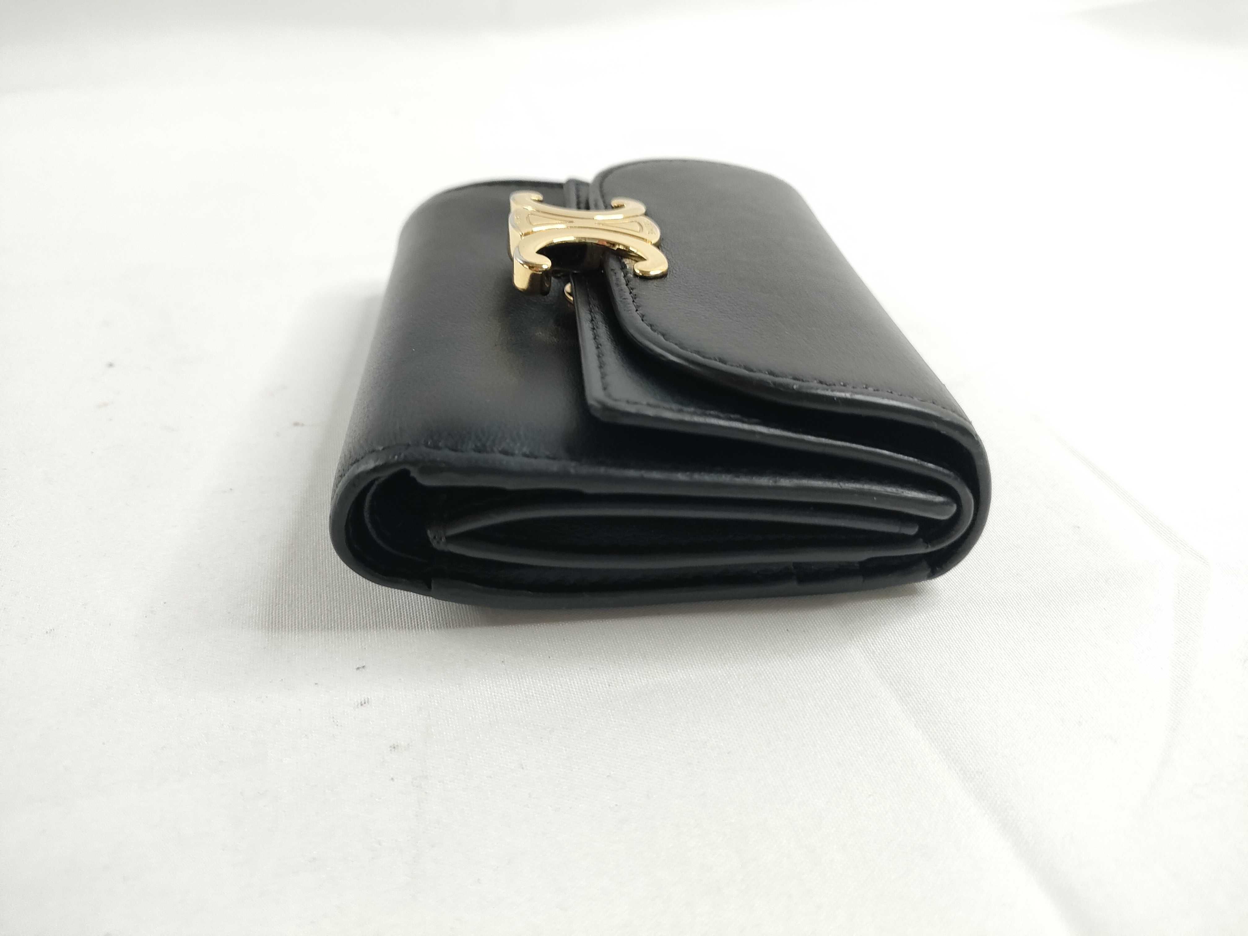 Triomphe Small Flap Wallet Leather Compact Wallet Black — view 7
