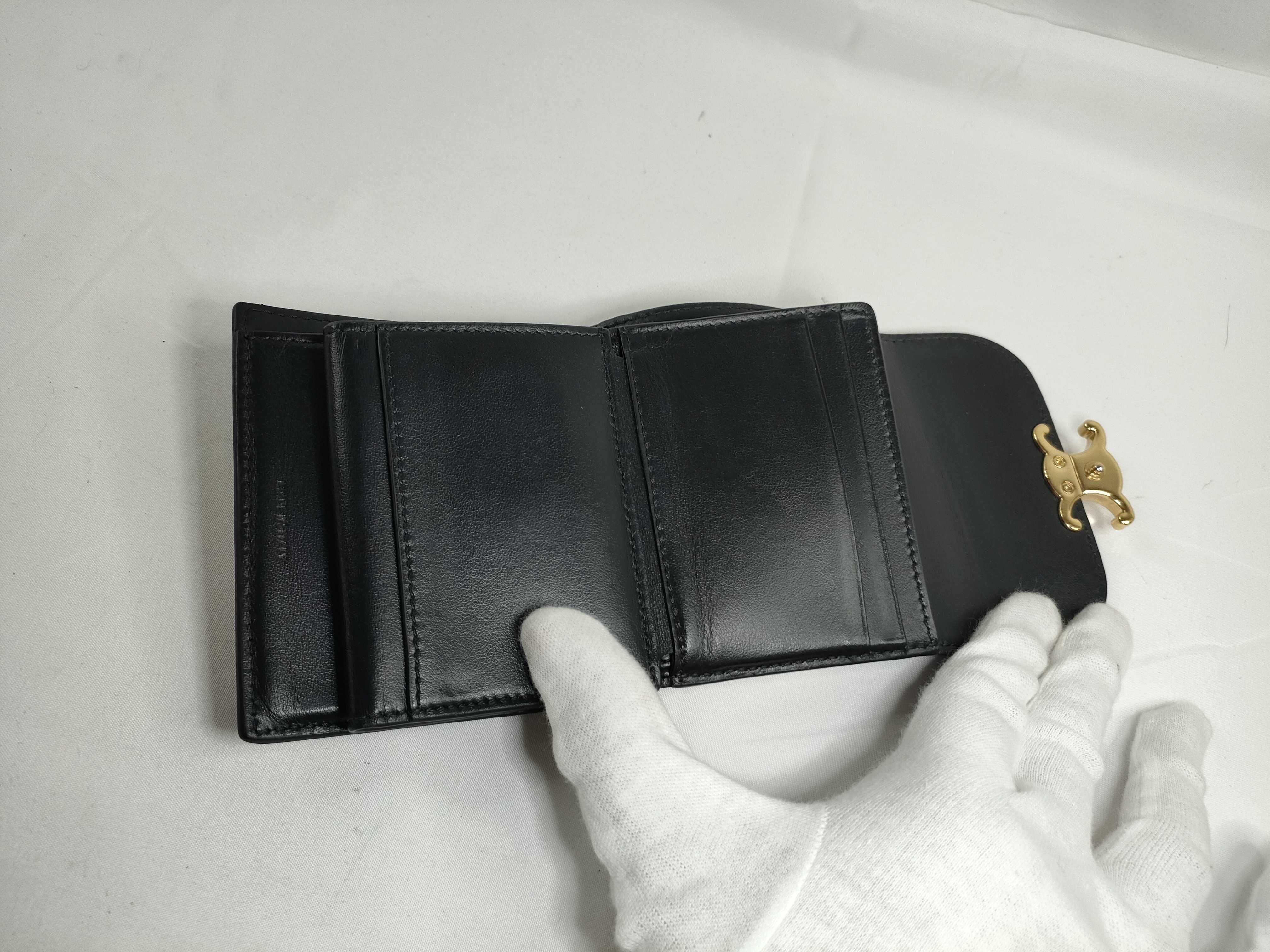 Triomphe Small Flap Wallet Leather Compact Wallet Black — view 9