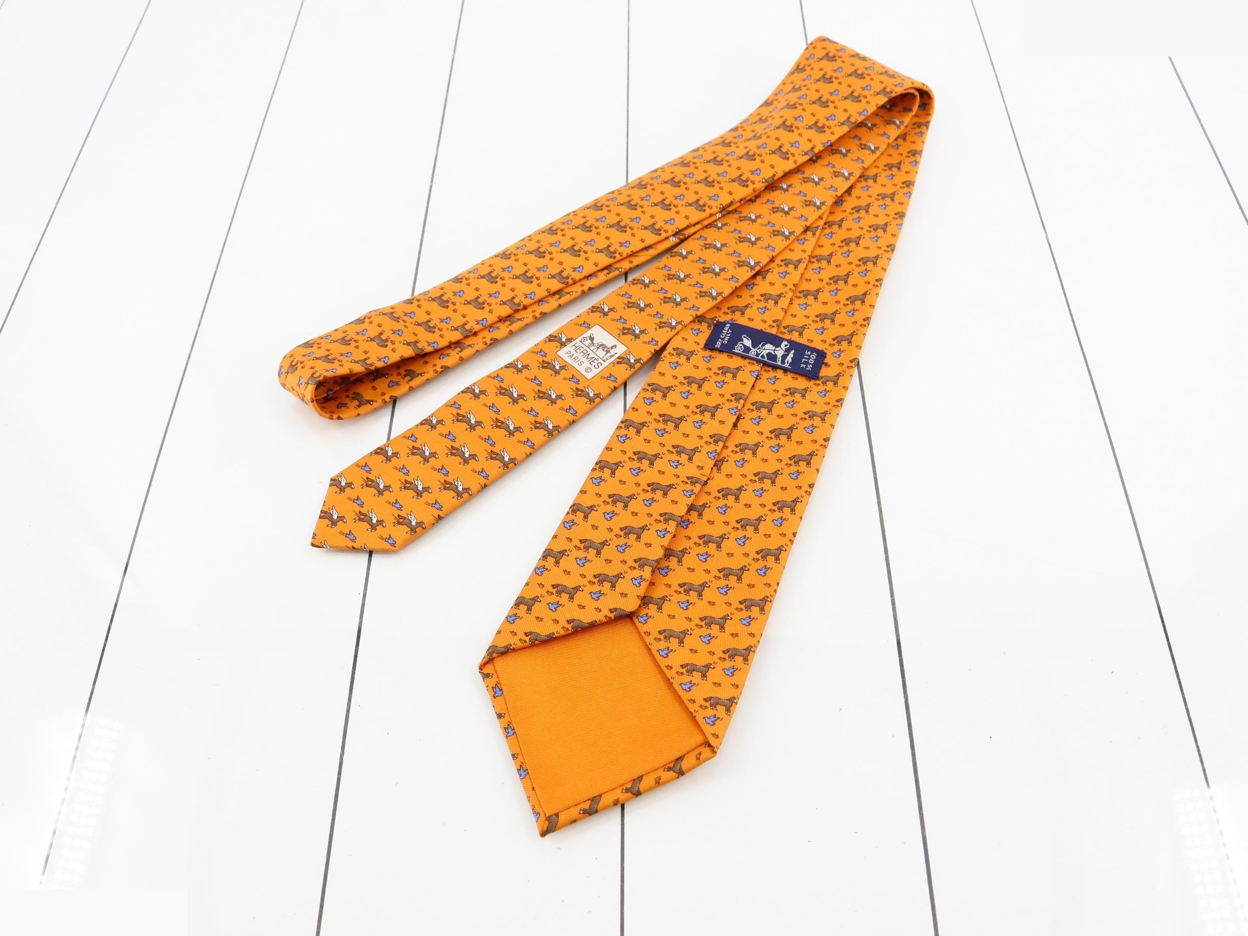 tie, horse and bird — view 2