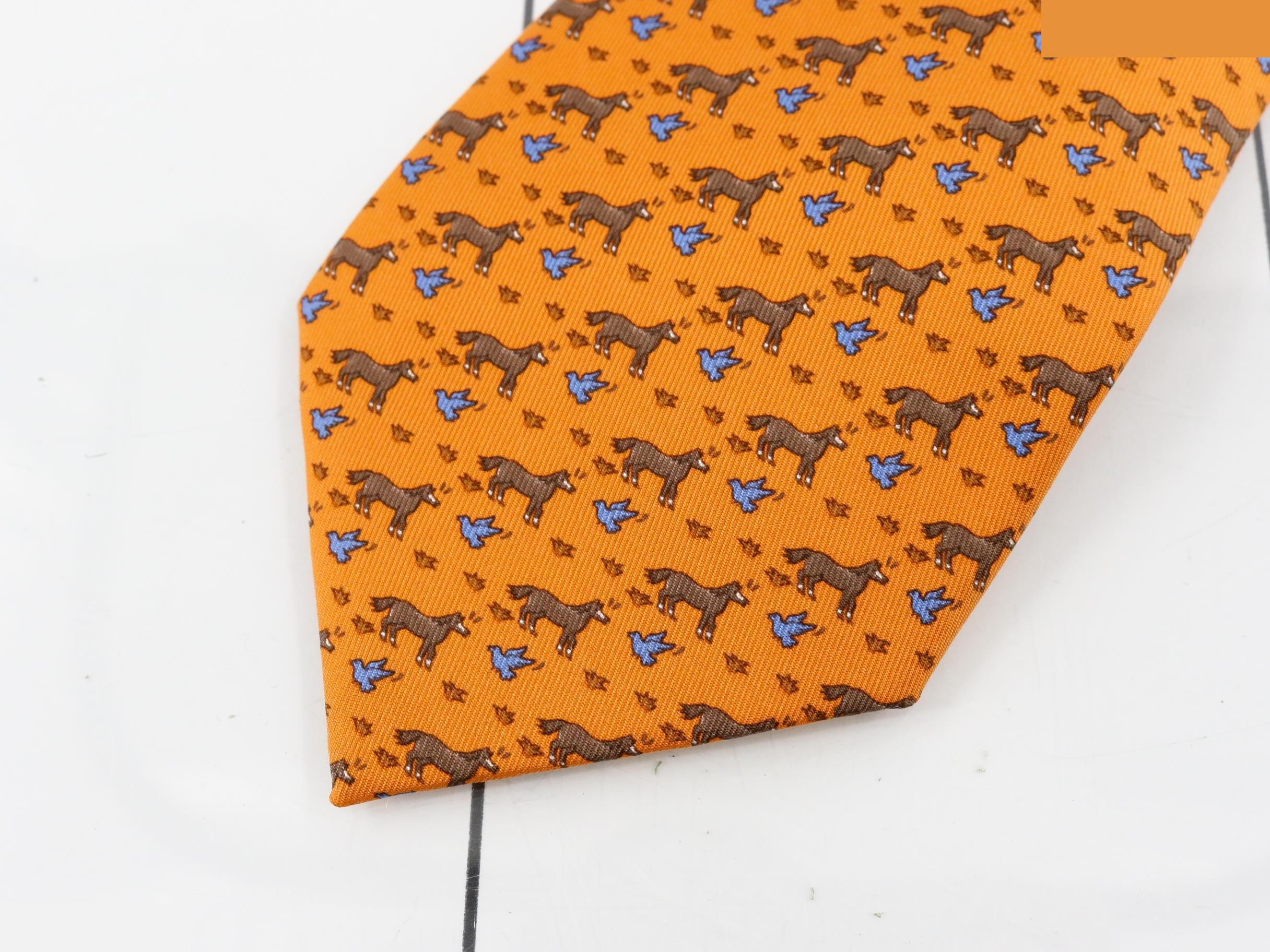 tie, horse and bird — view 3