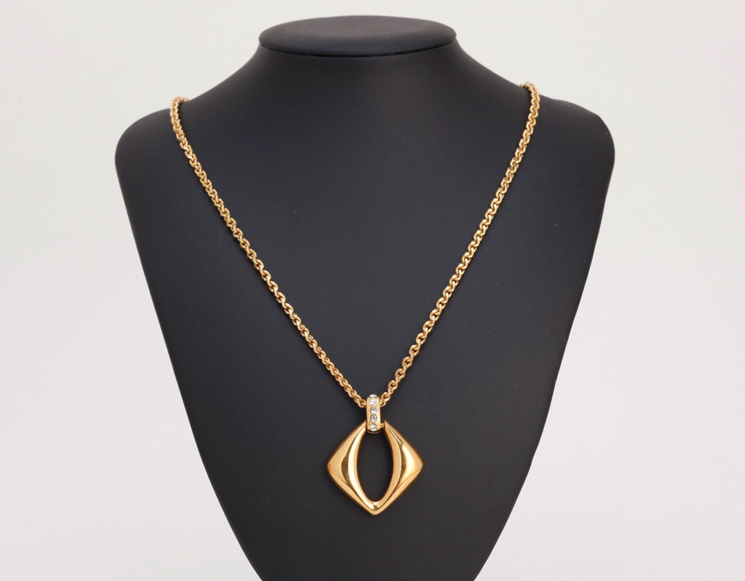 Other items in the line: Precious metal necklaces and pendants, chain approximately 60cm long. — view 2