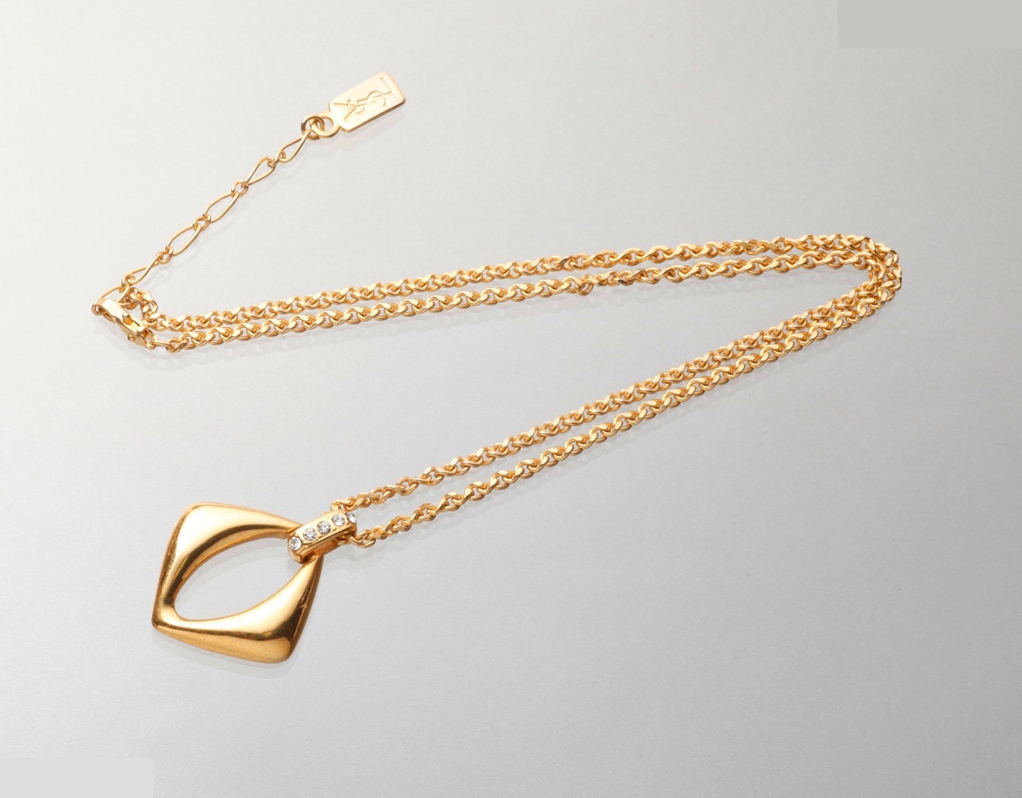 Other items in the line: Precious metal necklaces and pendants, chain approximately 60cm long. — view 3