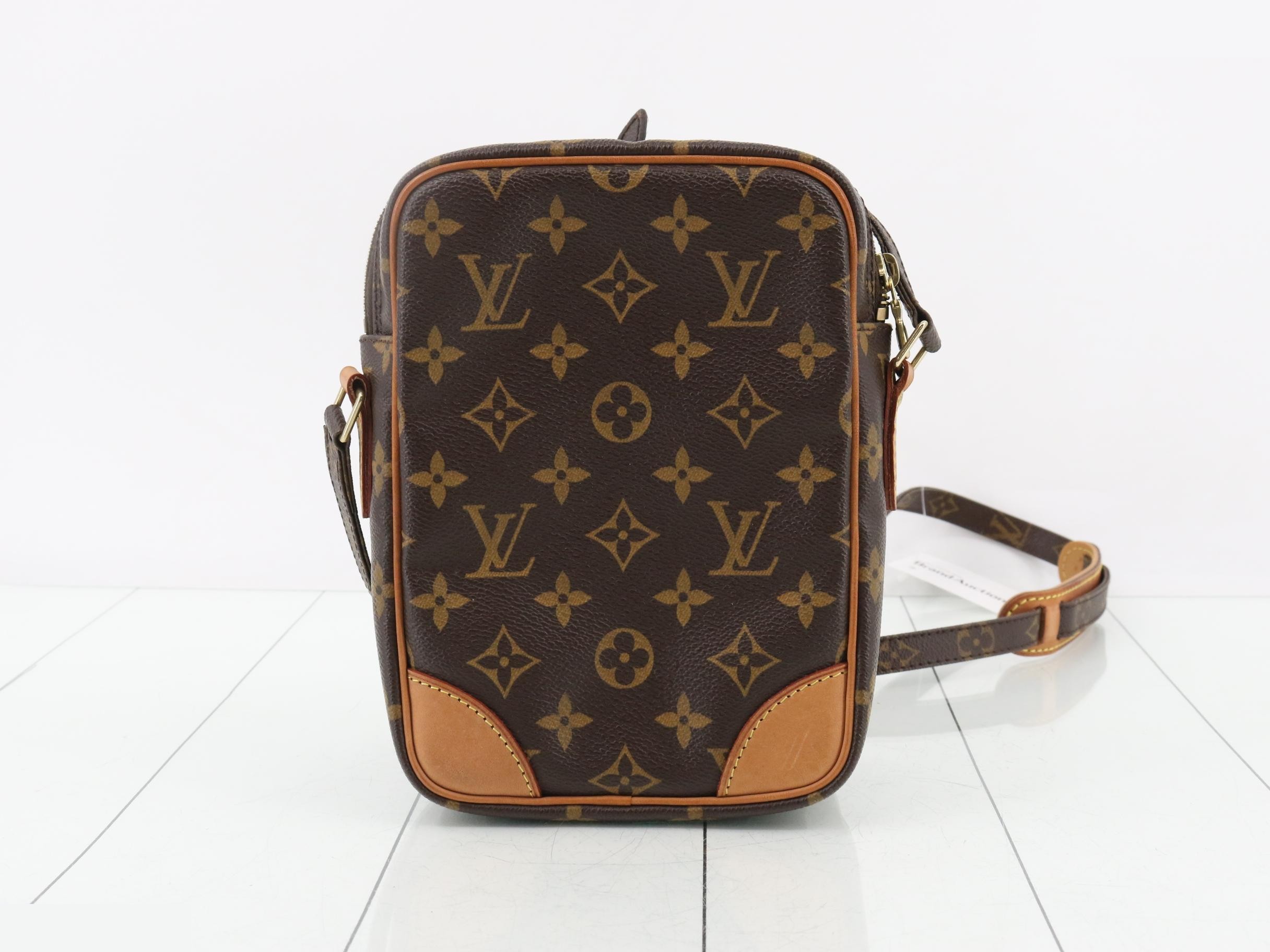 M45236 Amazon Shoulder Bag — view 2