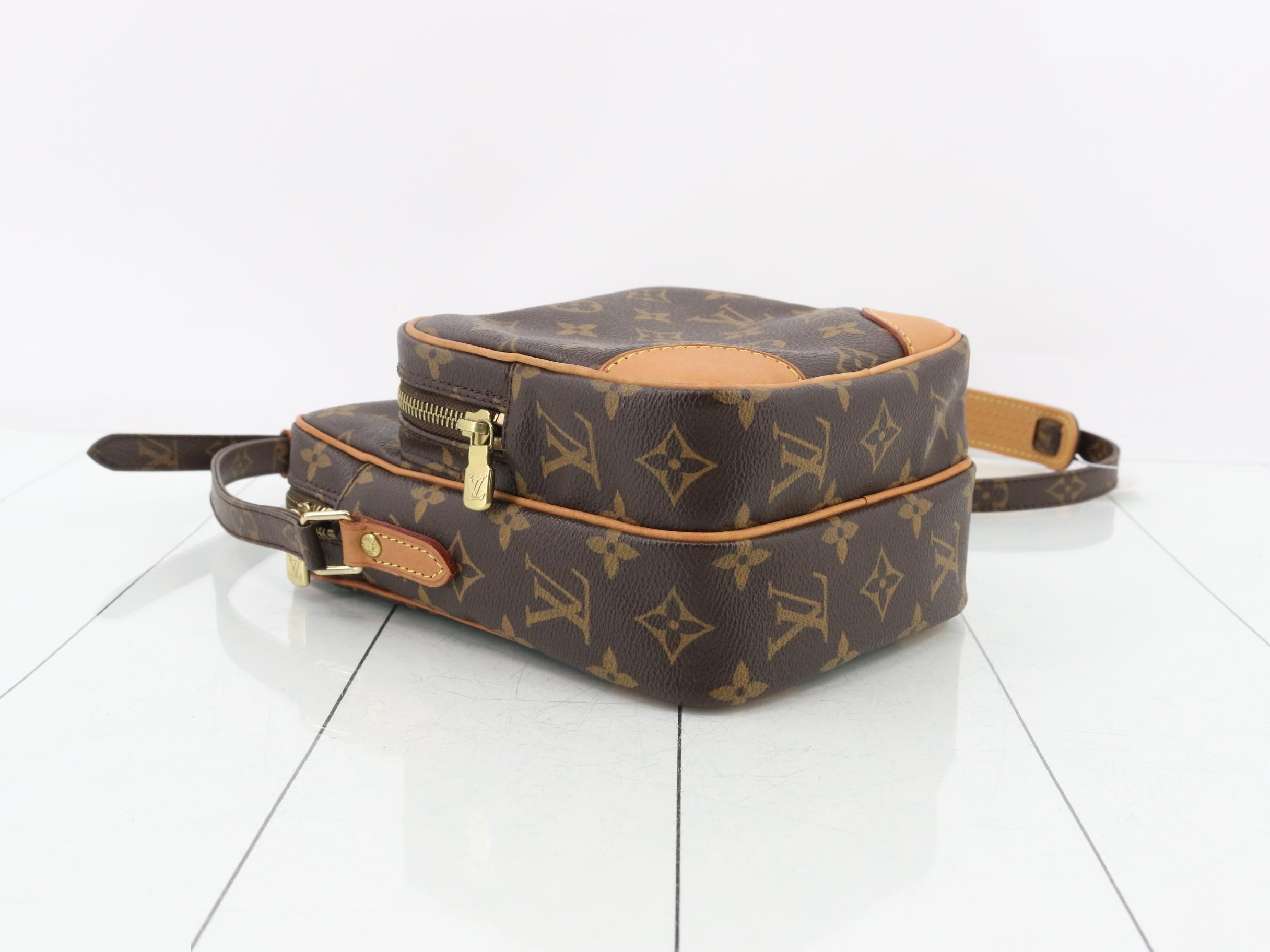 M45236 Amazon Shoulder Bag — view 5