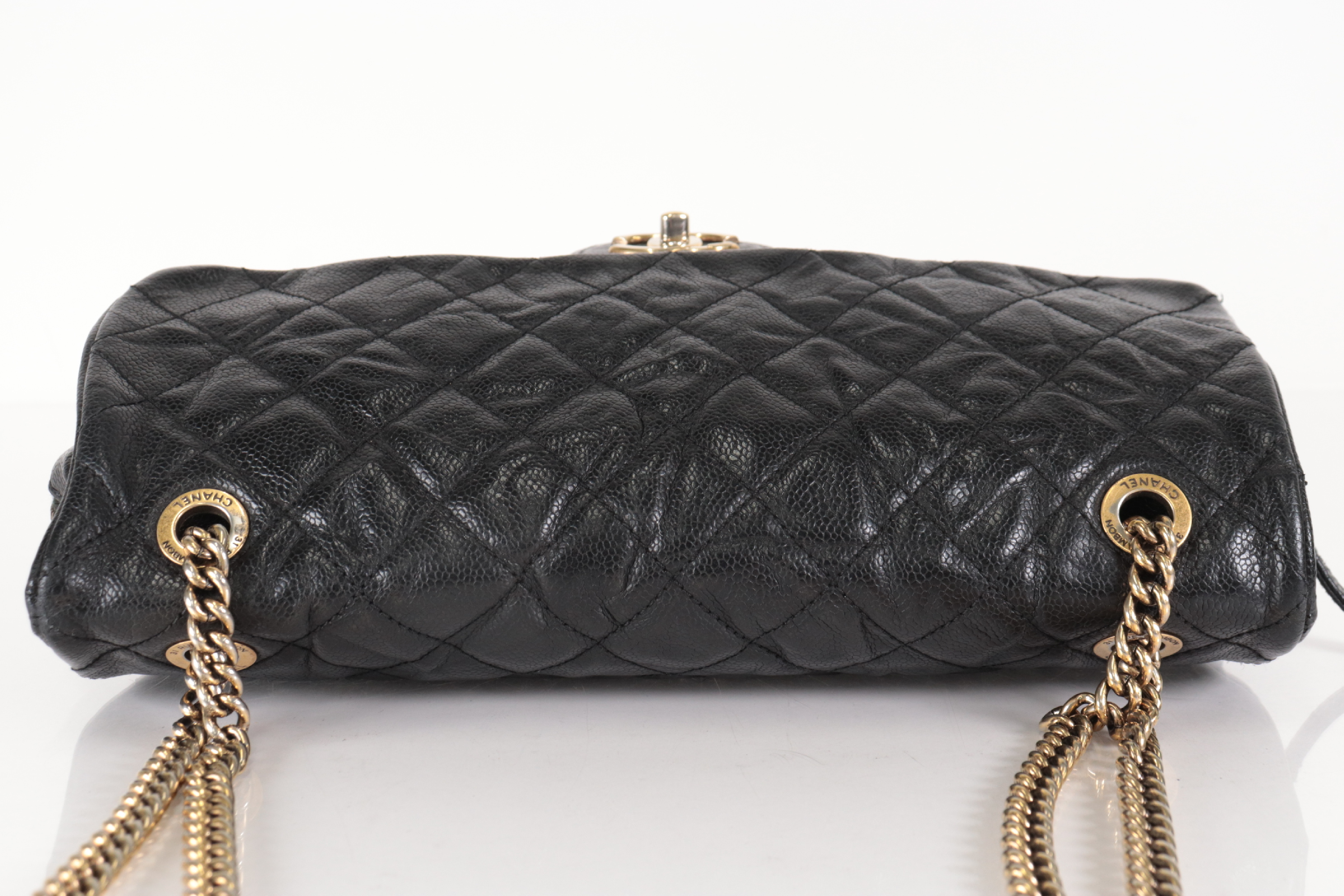Turnlock Caviar Chain Shoulder Bag (Serial No. 16) — view 6