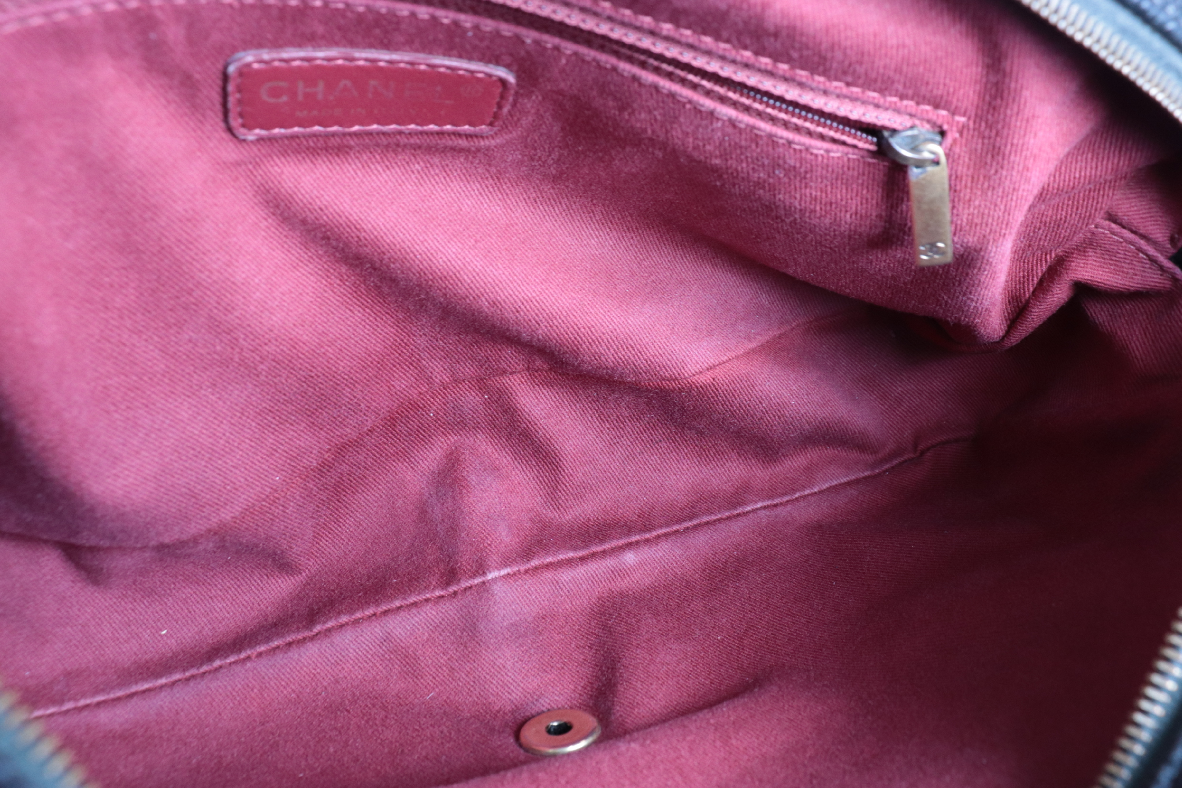 Turnlock Caviar Chain Shoulder Bag (Serial No. 16) — view 10