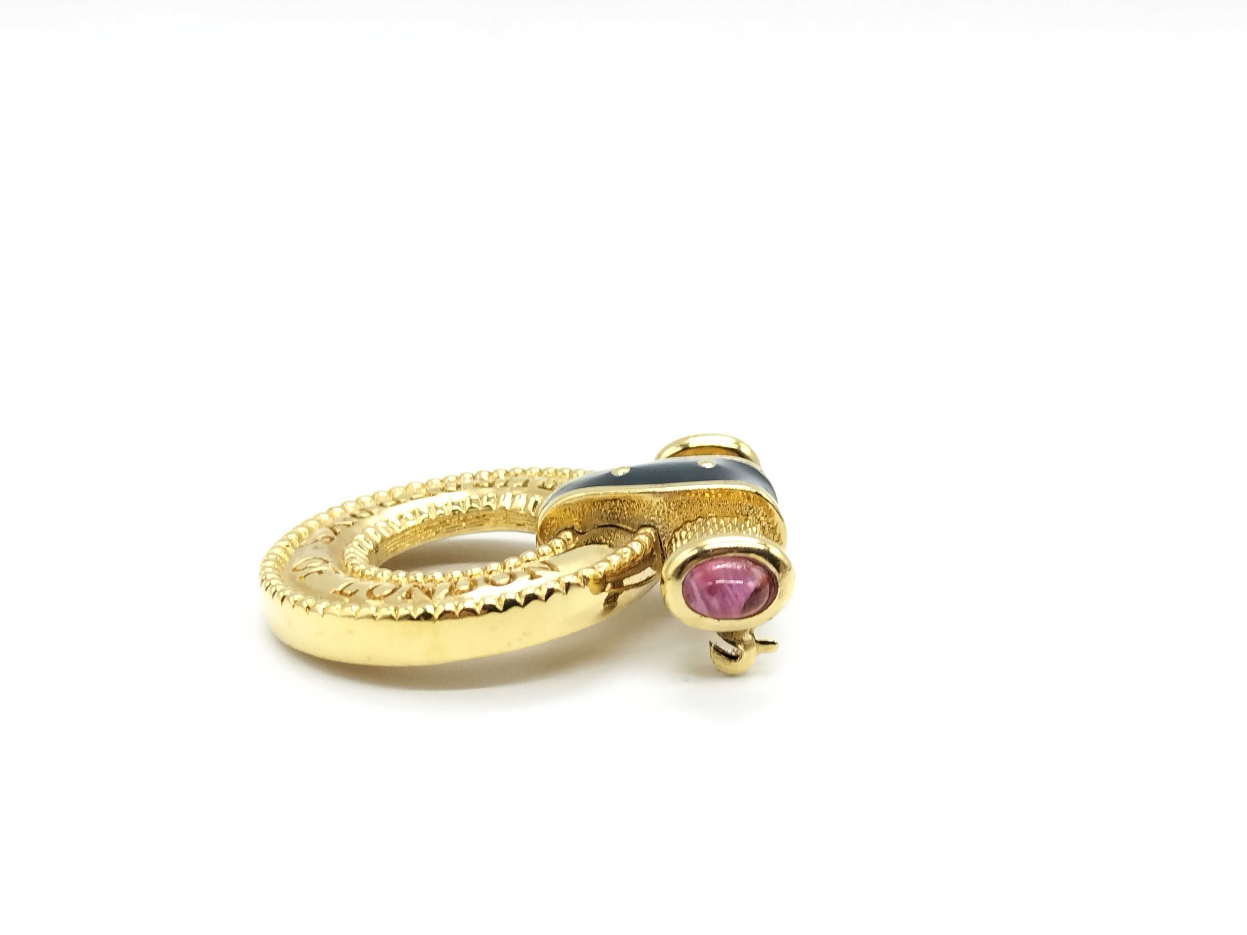 brooch — view 2