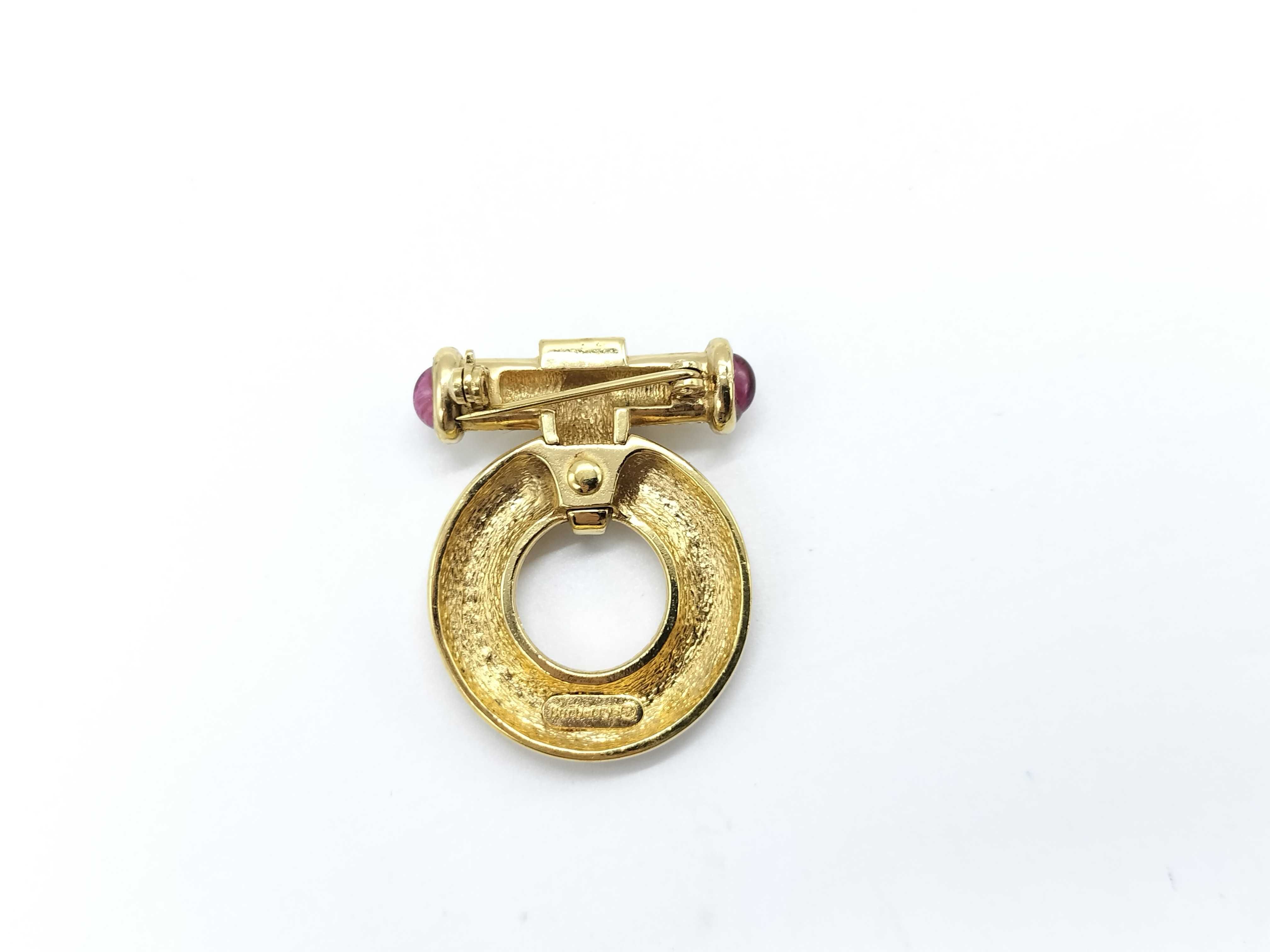 brooch — view 3