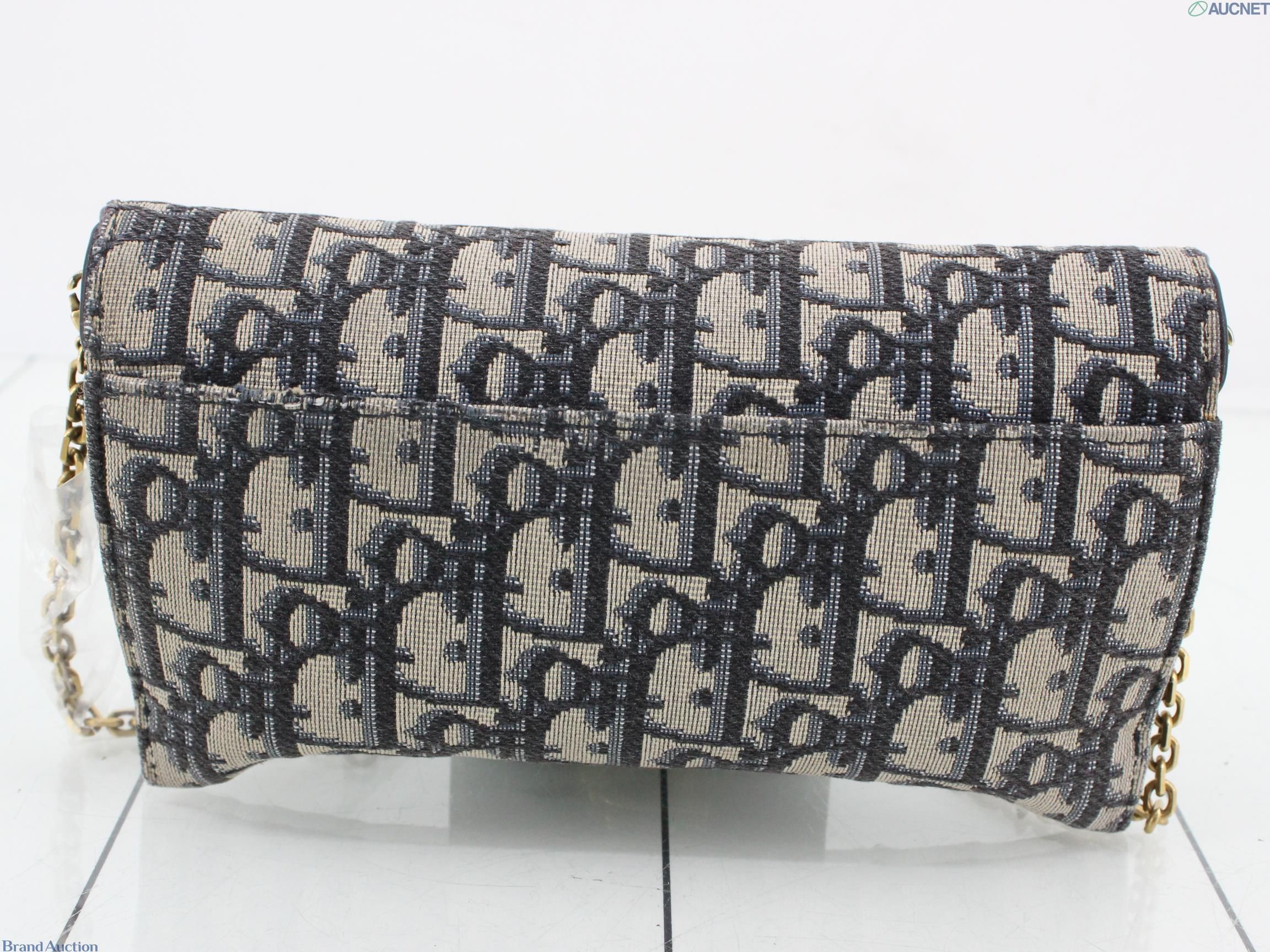 Wallet On a Chain, Canvas — view 2