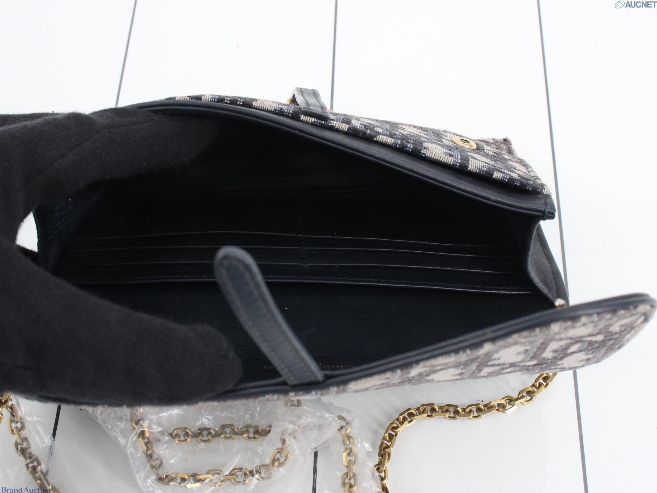 Wallet On a Chain, Canvas — view 4