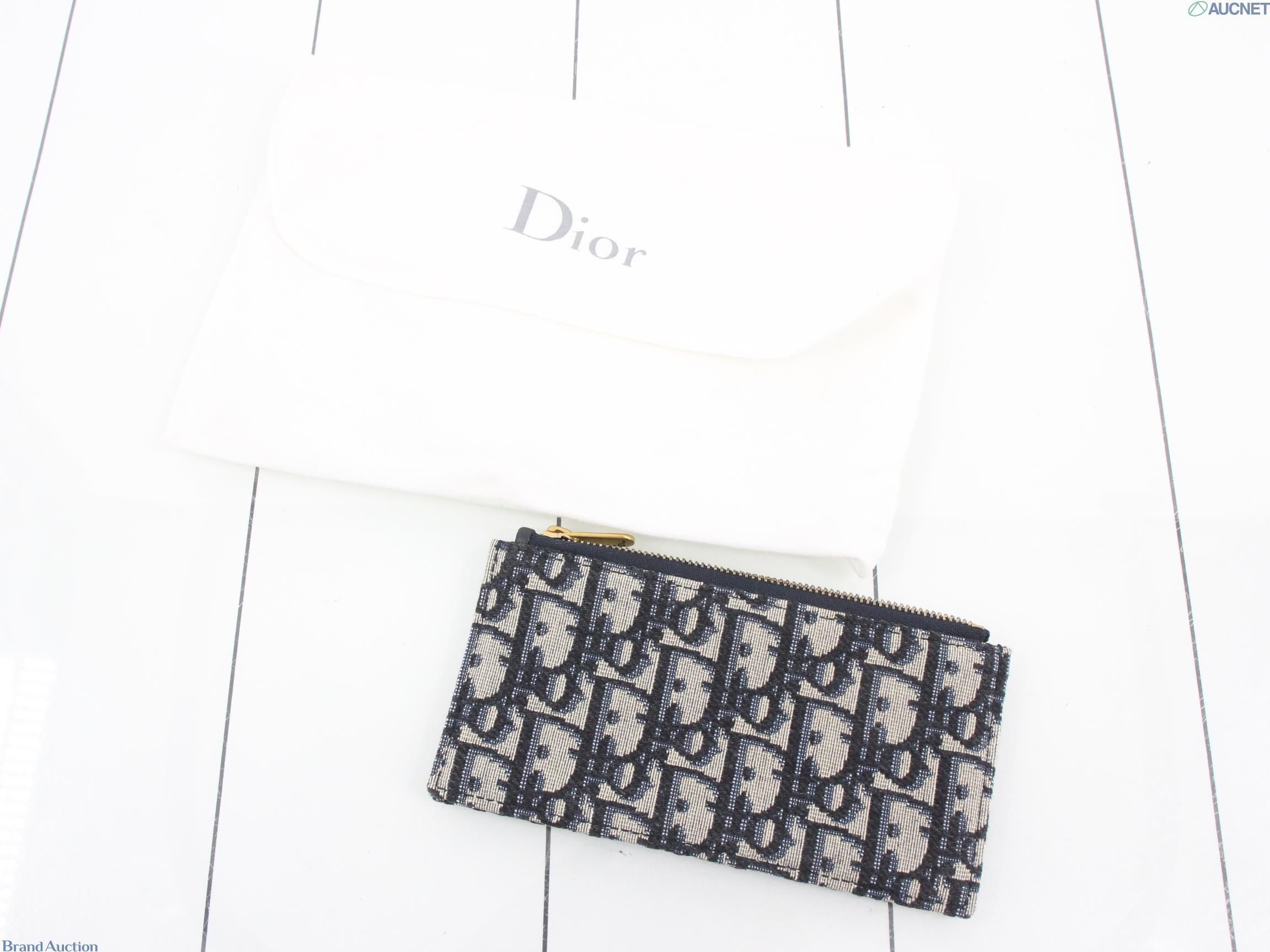 Wallet On a Chain, Canvas — view 5