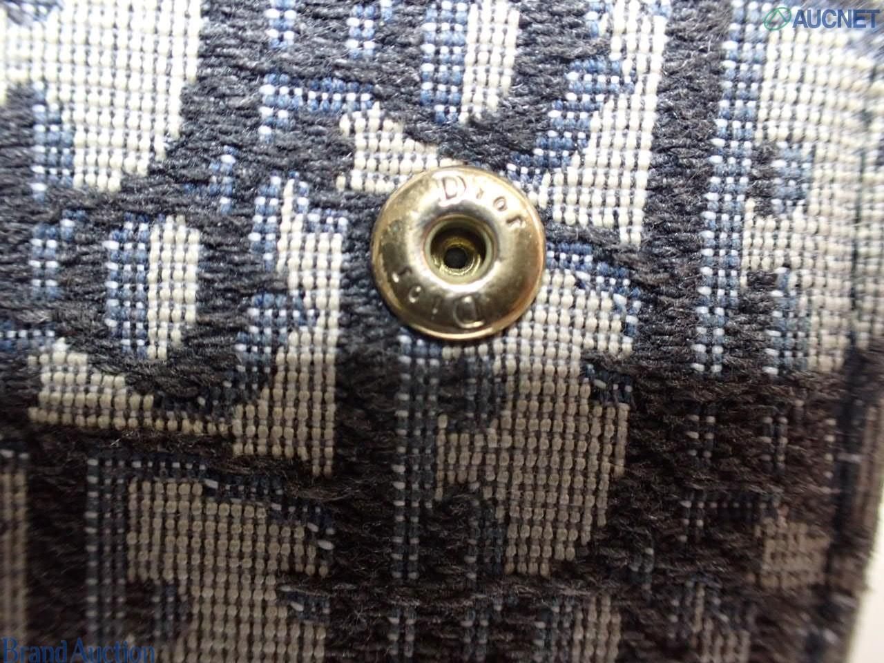 Wallet On a Chain, Canvas — view 7