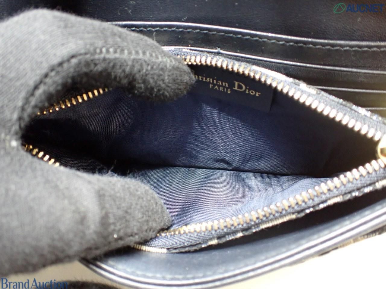 Wallet On a Chain, Canvas — view 8