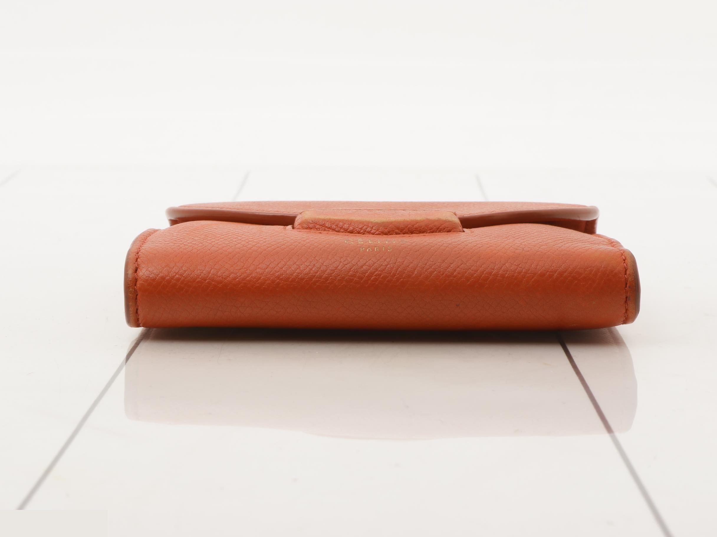 Red wallet — view 3
