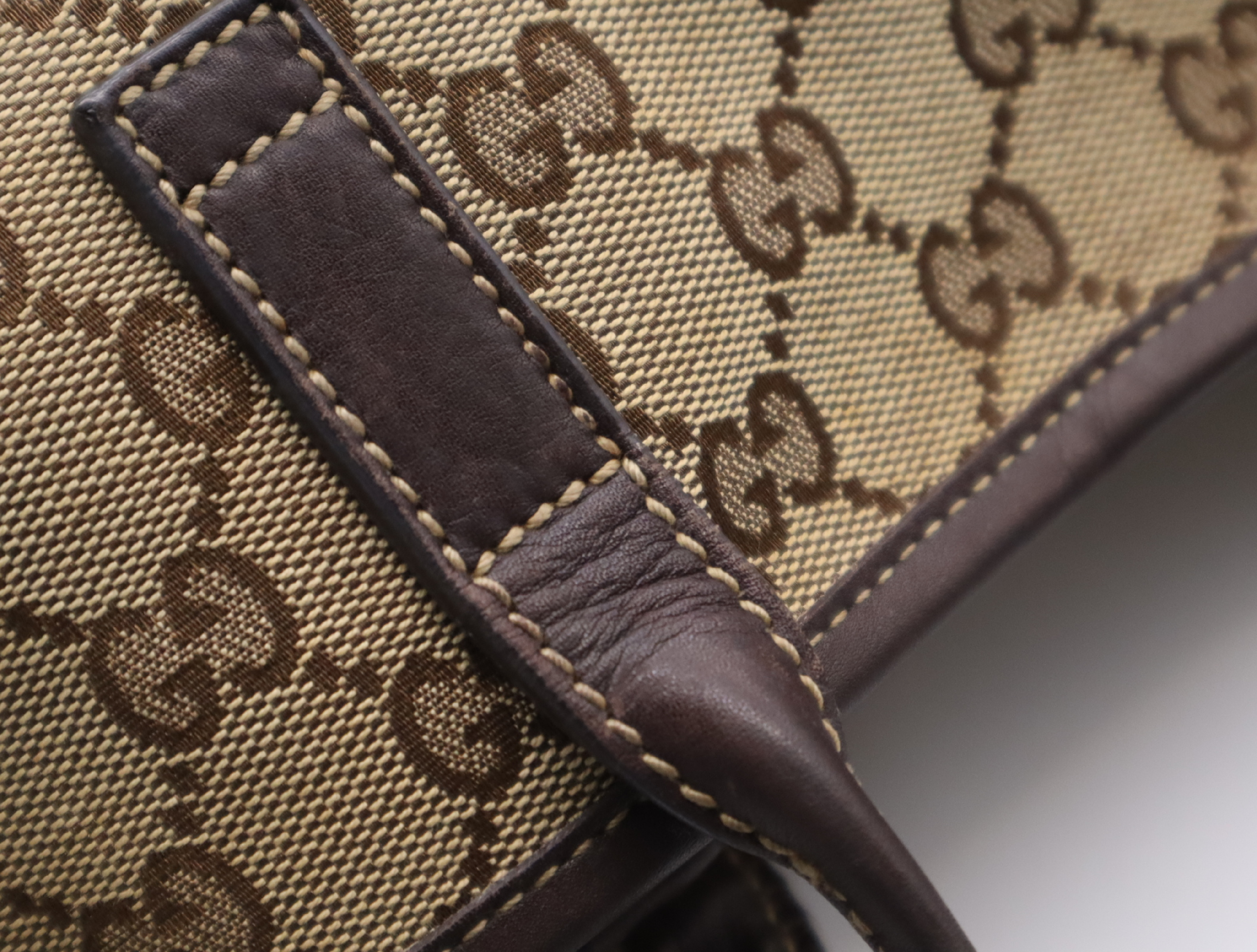 16996 GG Canvas New Brit Round Tote Bag — view 13