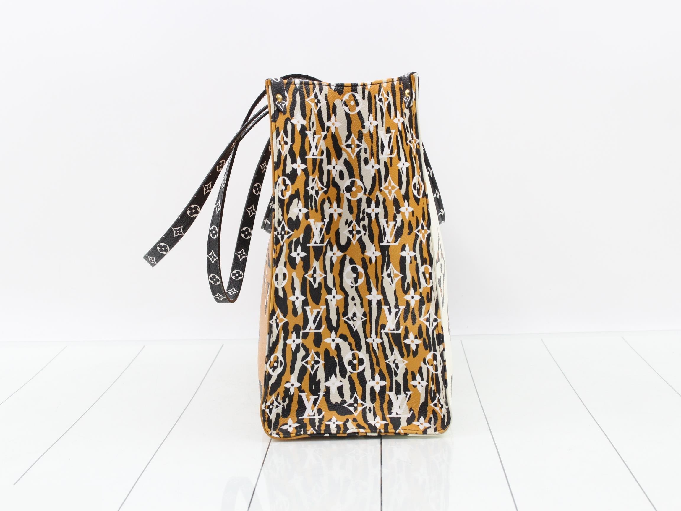 Monogram Jungle OnTheGo GM 2-Way Tote Bag — view 4