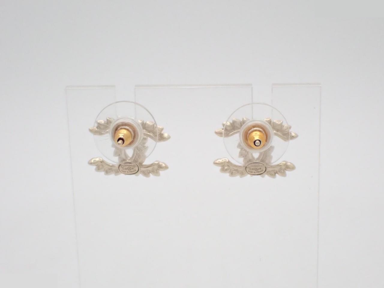 earrings, model C20A, Coco Mark design, black stone, gold finish, 1.5cm width. — view 2