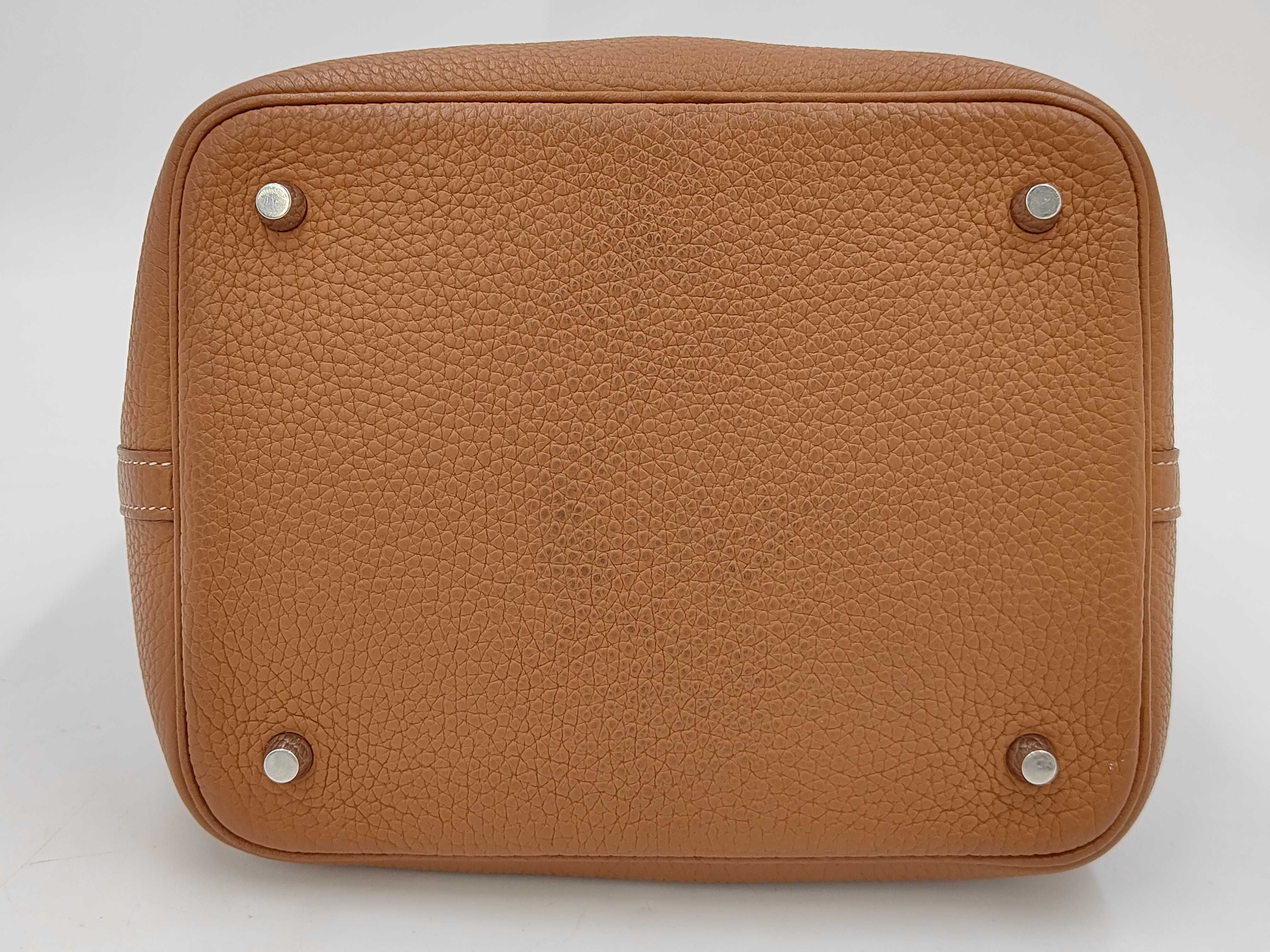 Picotin Lock MM Taurillon Leather Gold Silver Hardware T Stamp Handbag — view 3