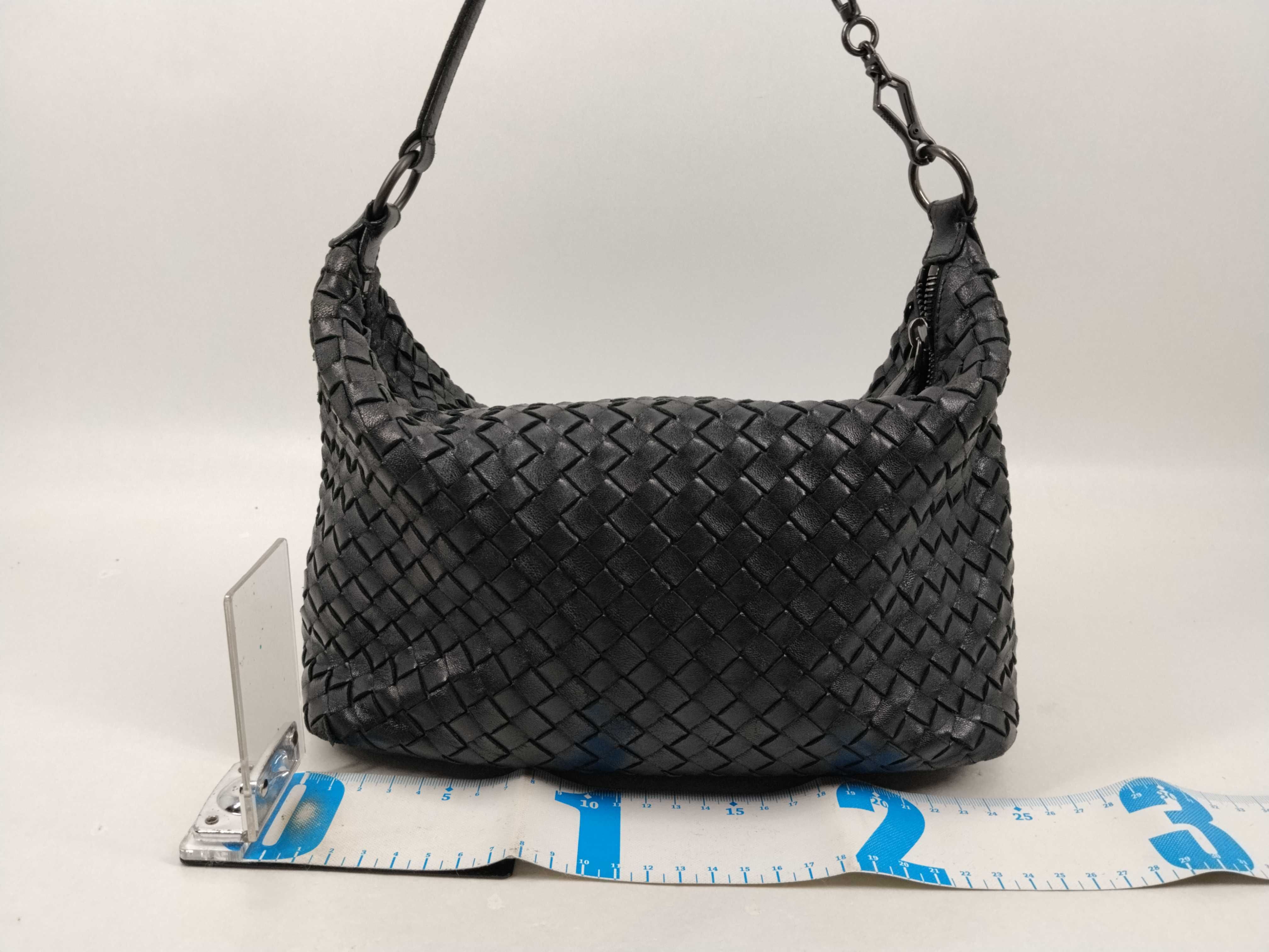 Intrecciato Bottega Veneta Intrecciato One-Shoulder Accessory Pouch Black Pouch — view 2