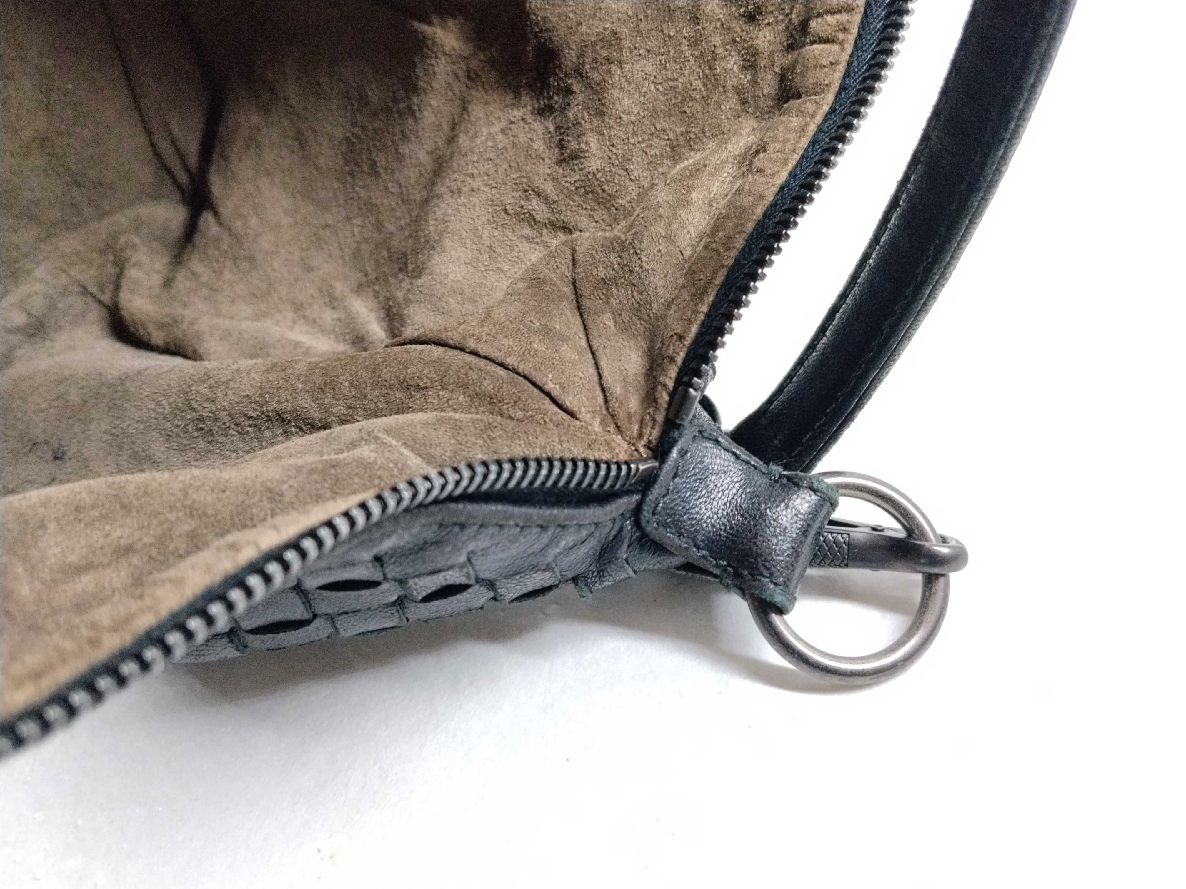 Intrecciato Bottega Veneta Intrecciato One-Shoulder Accessory Pouch Black Pouch — view 11