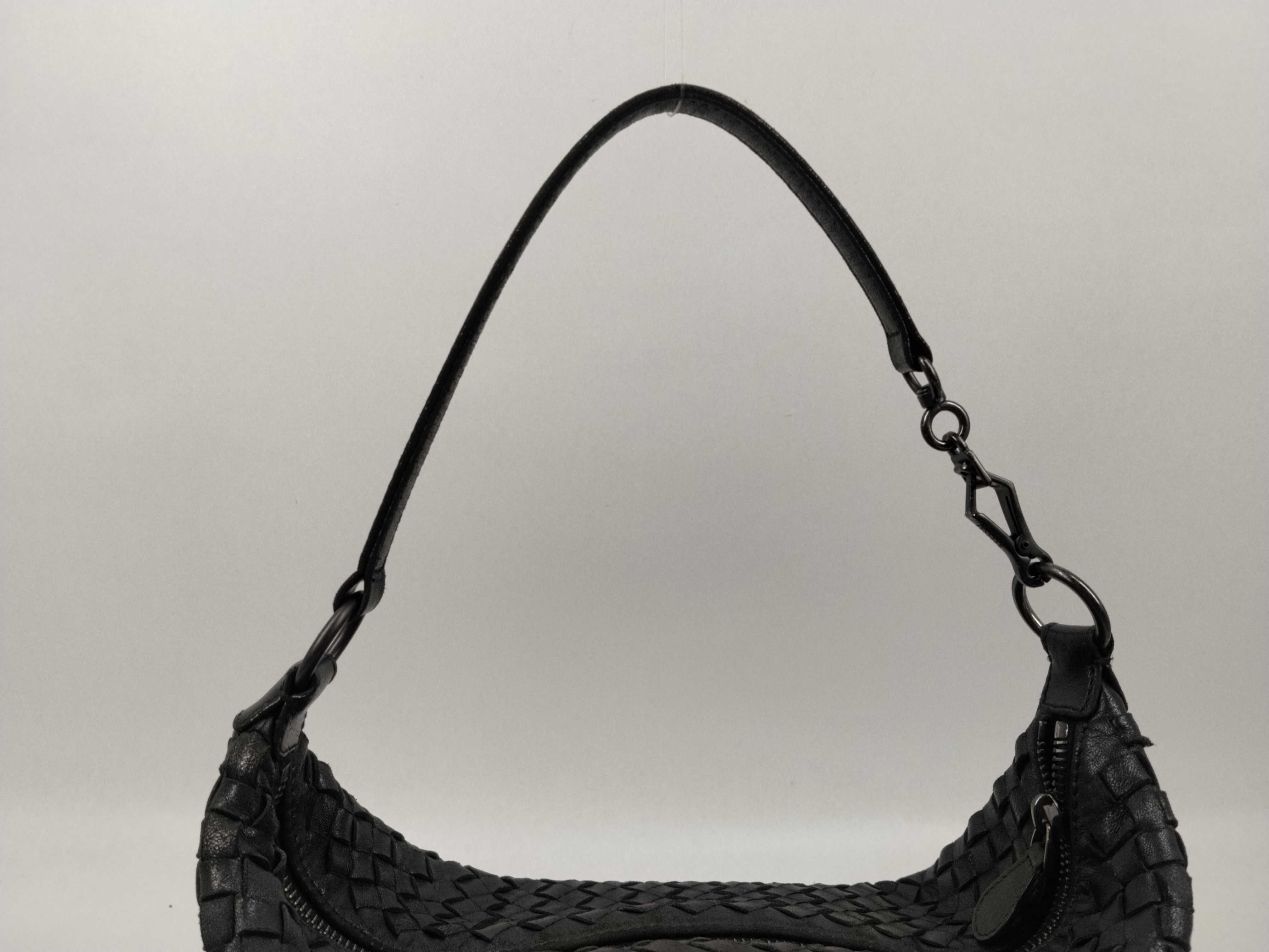 Intrecciato Bottega Veneta Intrecciato One-Shoulder Accessory Pouch Black Pouch — view 4