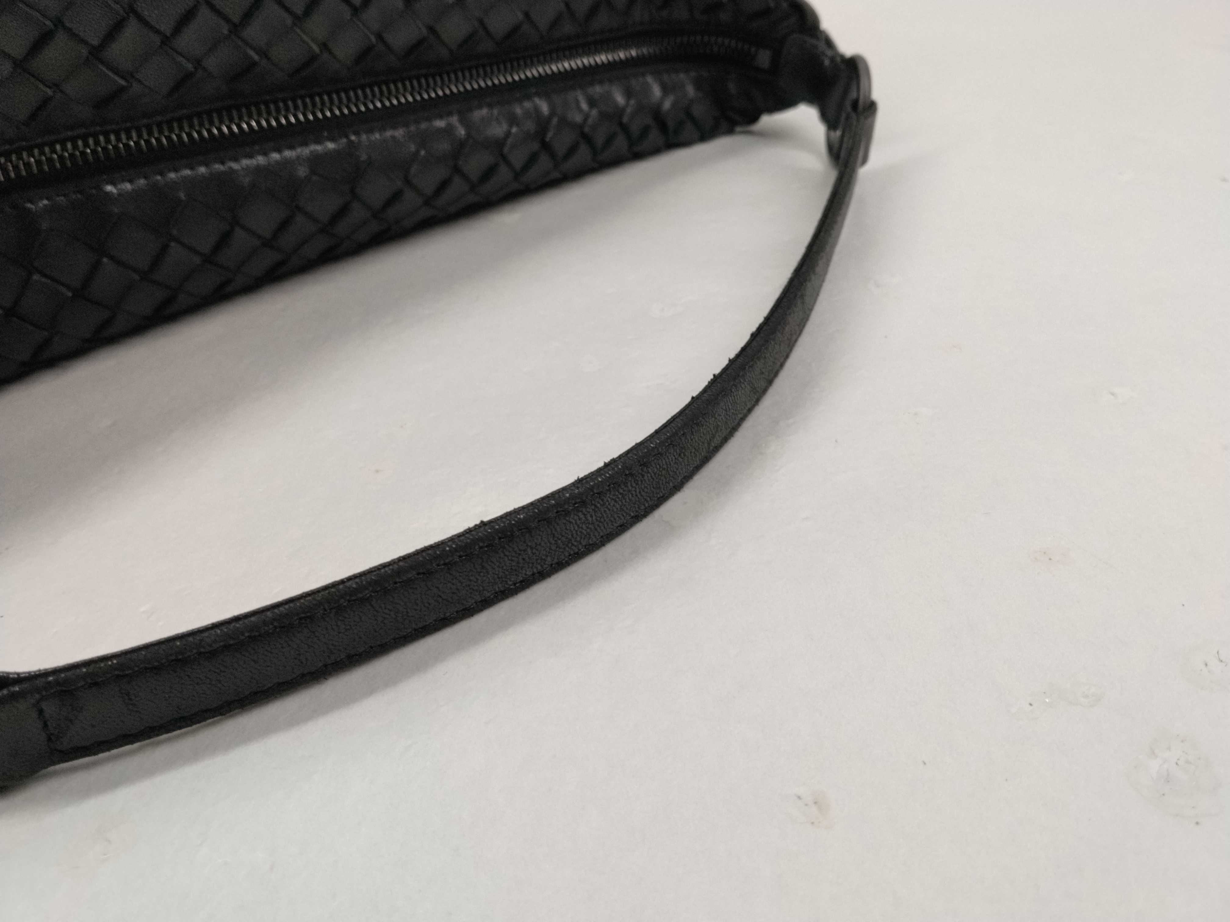 Intrecciato Bottega Veneta Intrecciato One-Shoulder Accessory Pouch Black Pouch — view 7