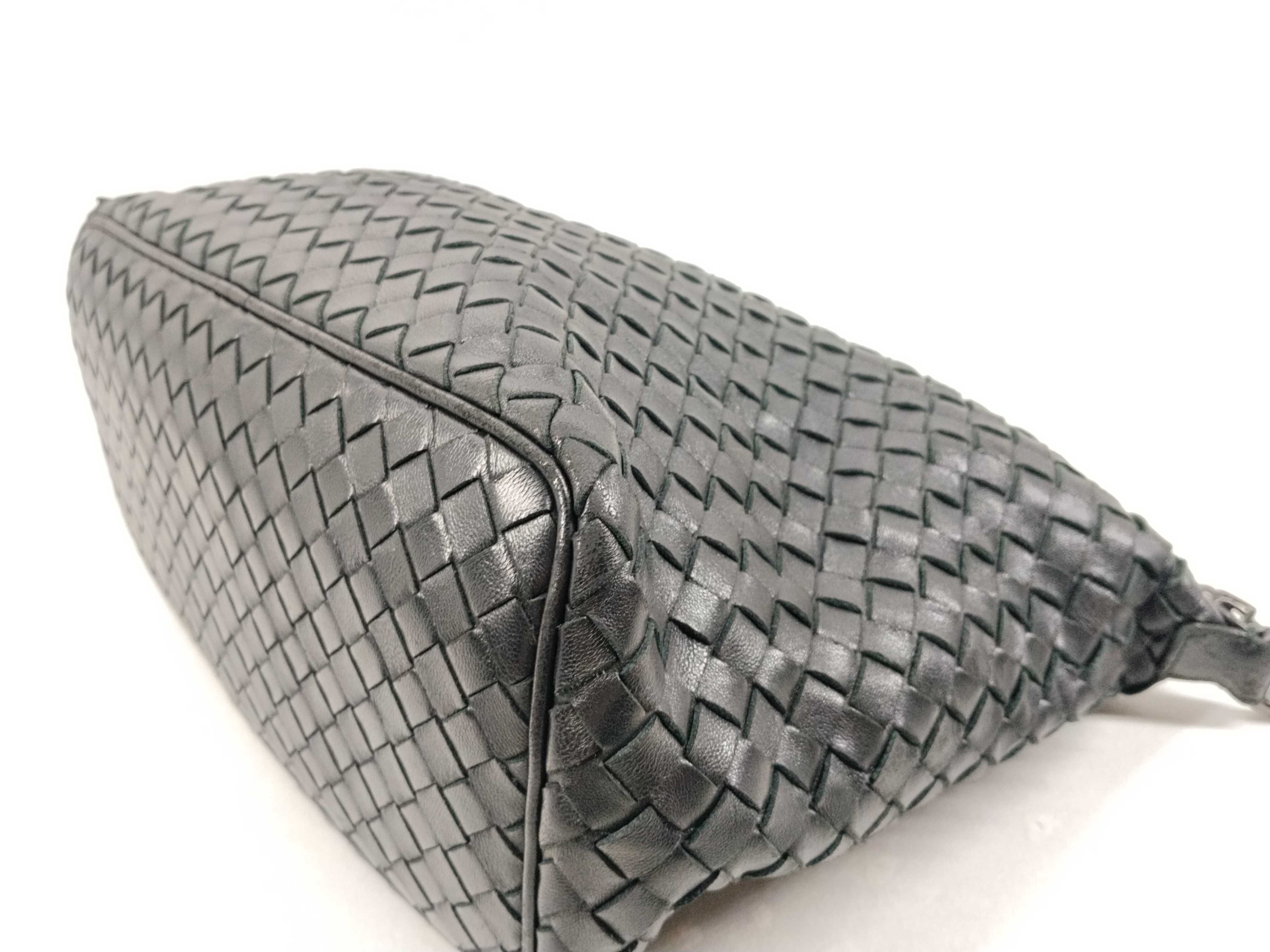 Intrecciato Bottega Veneta Intrecciato One-Shoulder Accessory Pouch Black Pouch — view 8