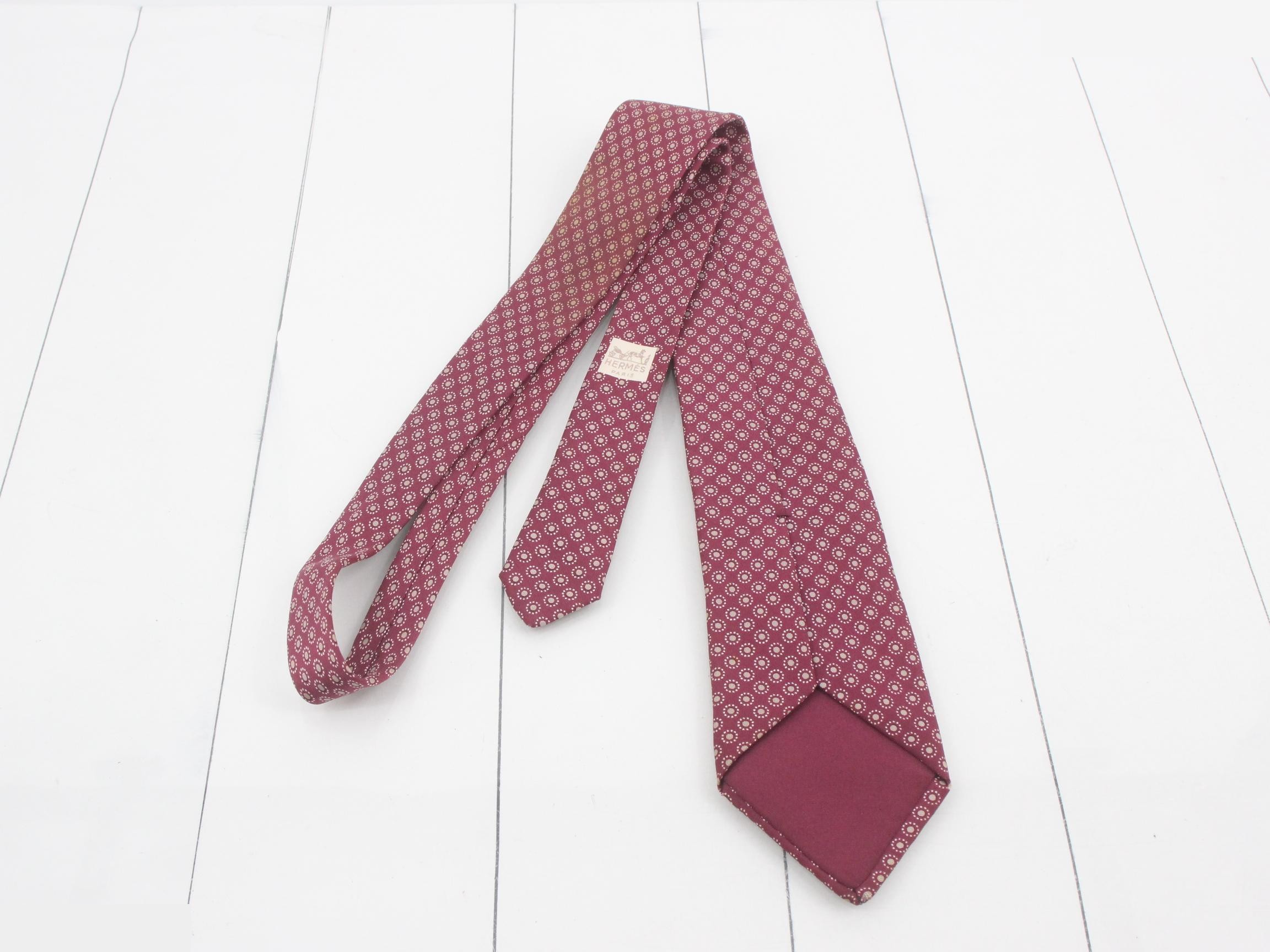 tie — view 2