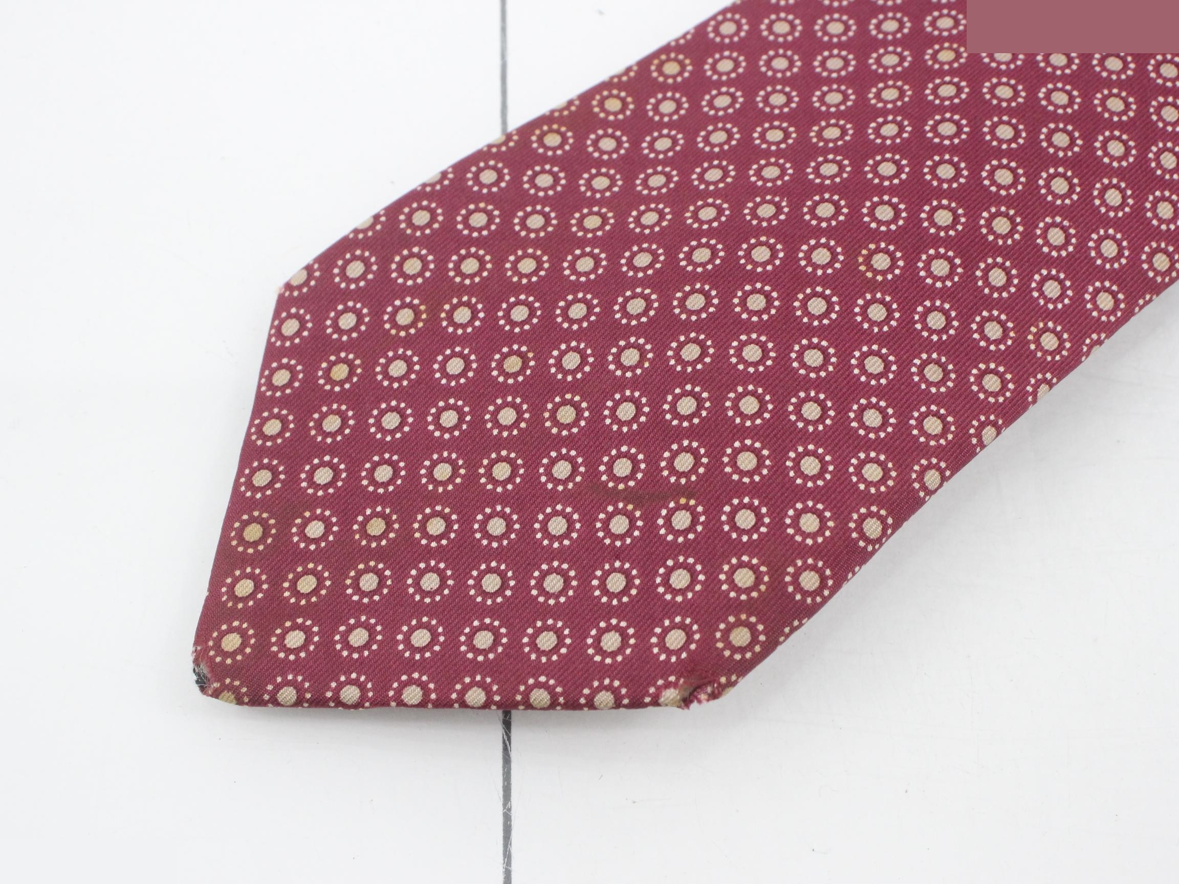 tie — view 3