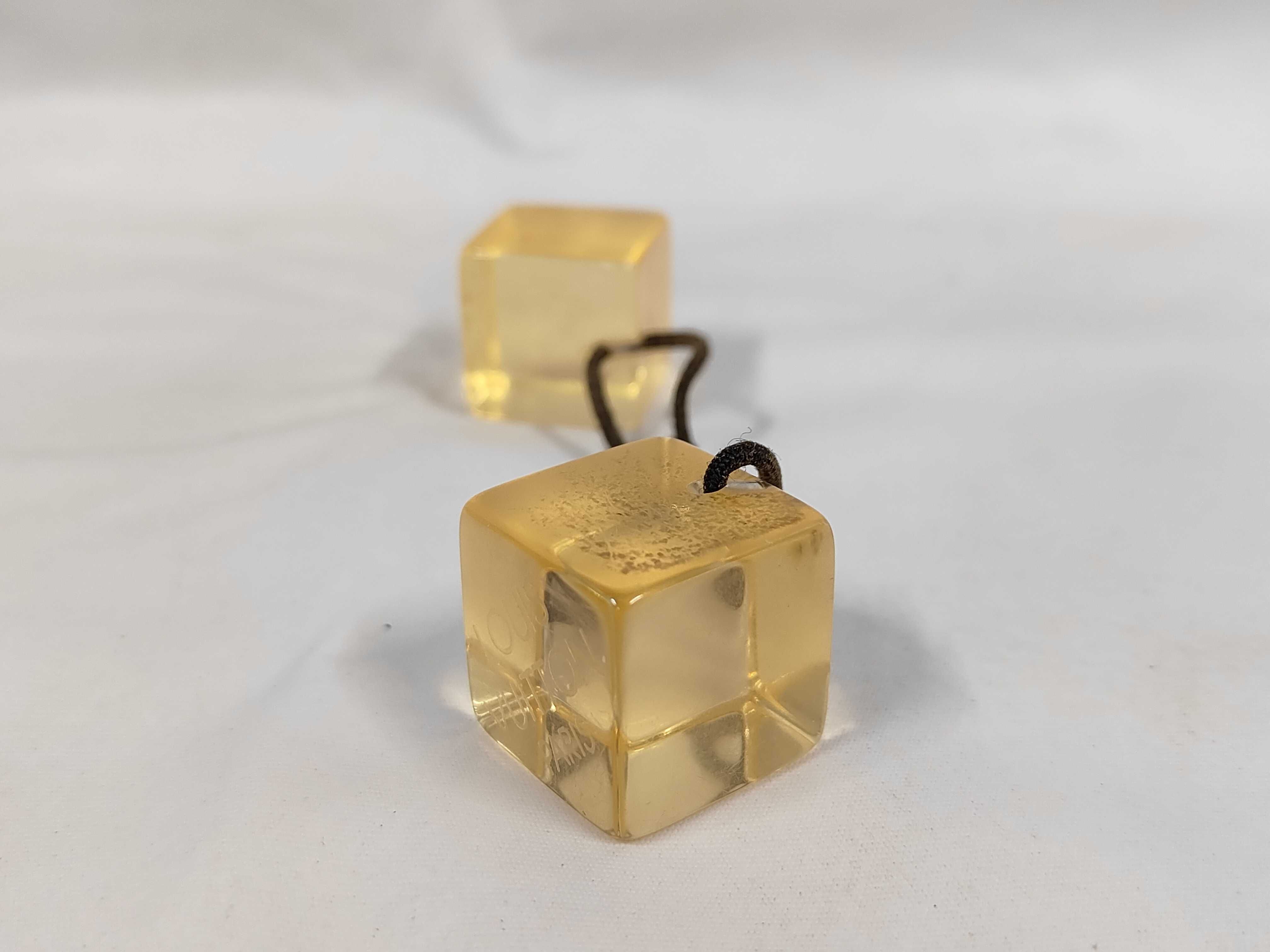 Hair Cube Inclusion / Model Number Unknown / Serial Number Unknown / Hair Cube Hair Accessory — view 2