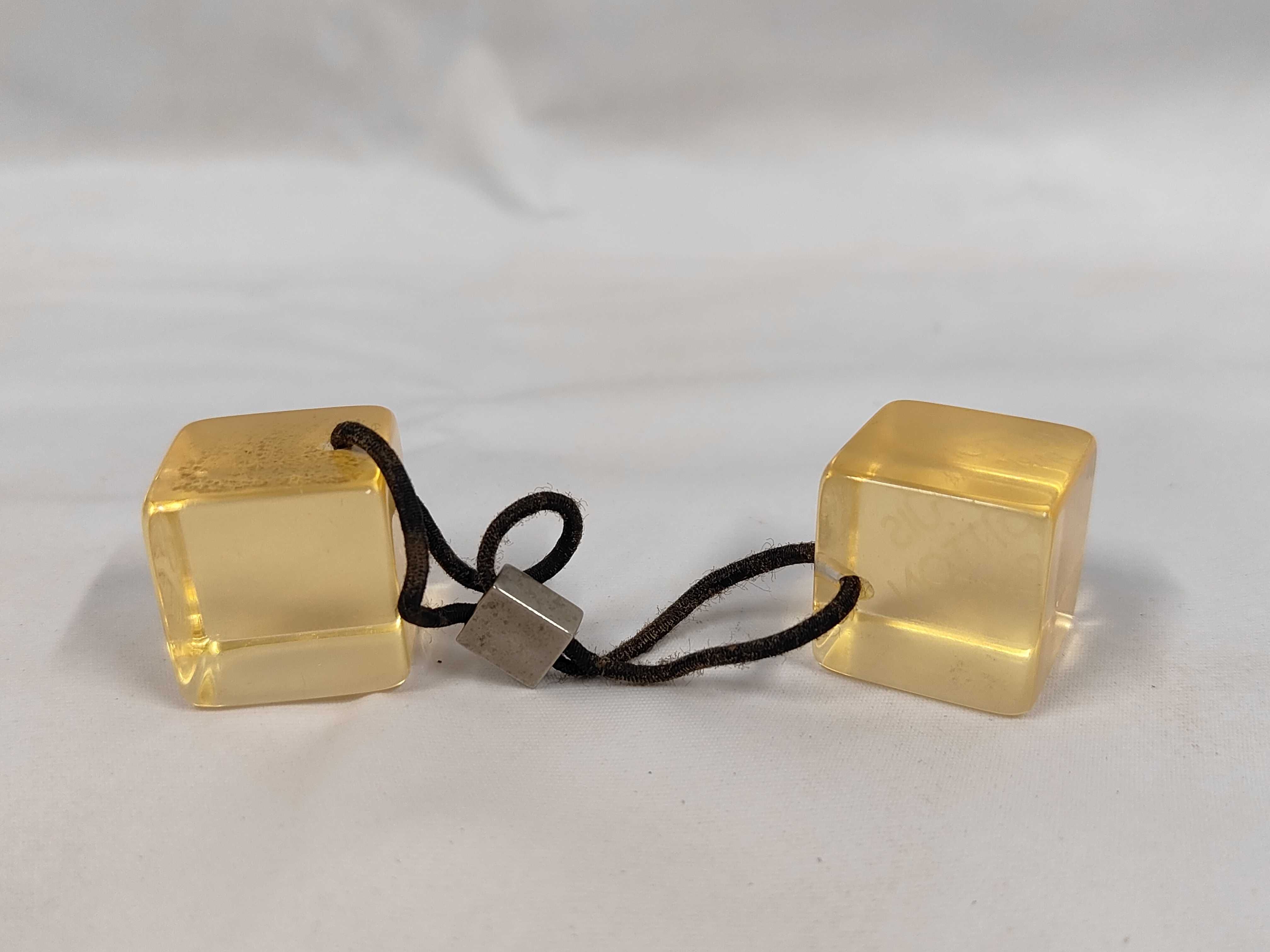 Hair Cube Inclusion / Model Number Unknown / Serial Number Unknown / Hair Cube Hair Accessory — view 3