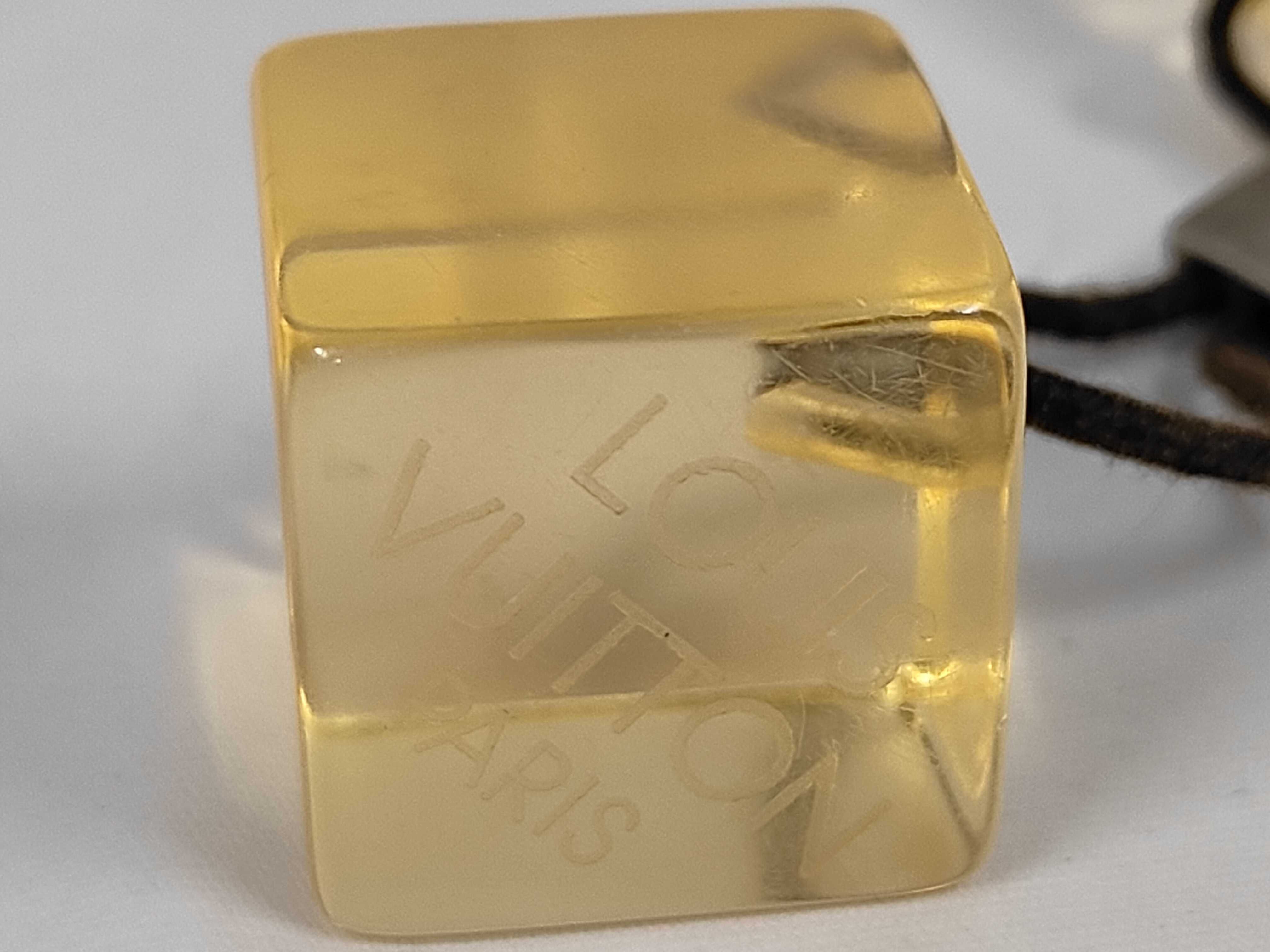 Hair Cube Inclusion / Model Number Unknown / Serial Number Unknown / Hair Cube Hair Accessory — view 4