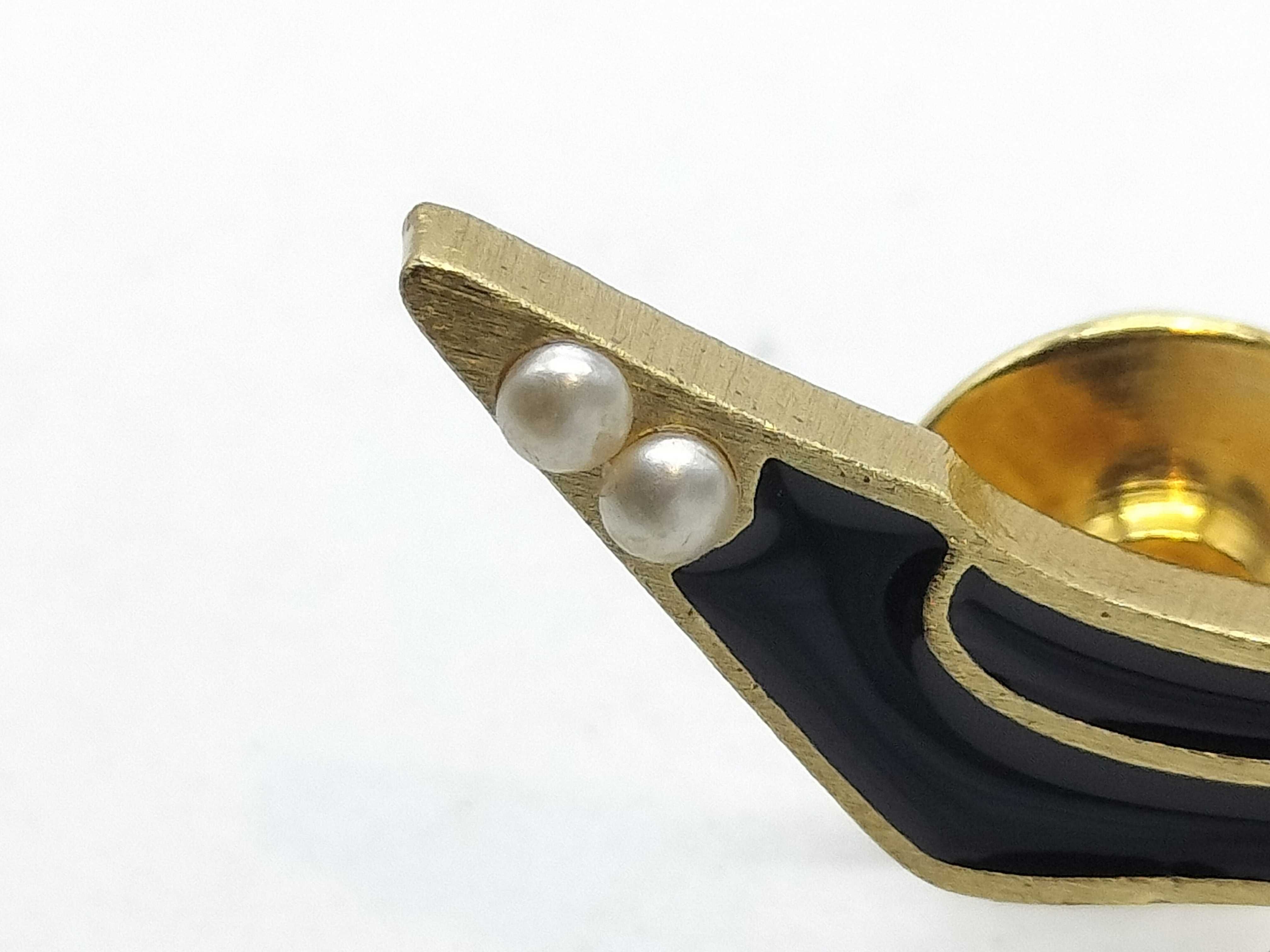 02A Pin Brooch High Heel Brooch — view 2